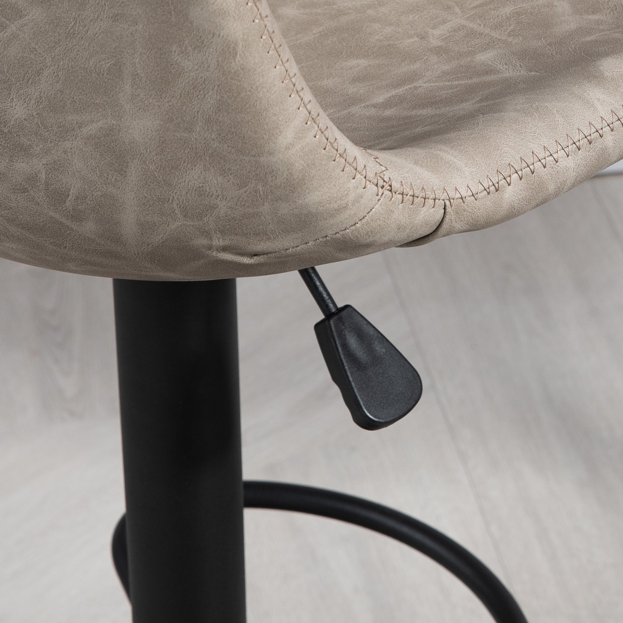 HOMCOM Barhocker im 2er-Set, Retro-Design, höhenverstellbar, drehbar, Kunstleder, 42 x 48 x 91-112 cm, Beige