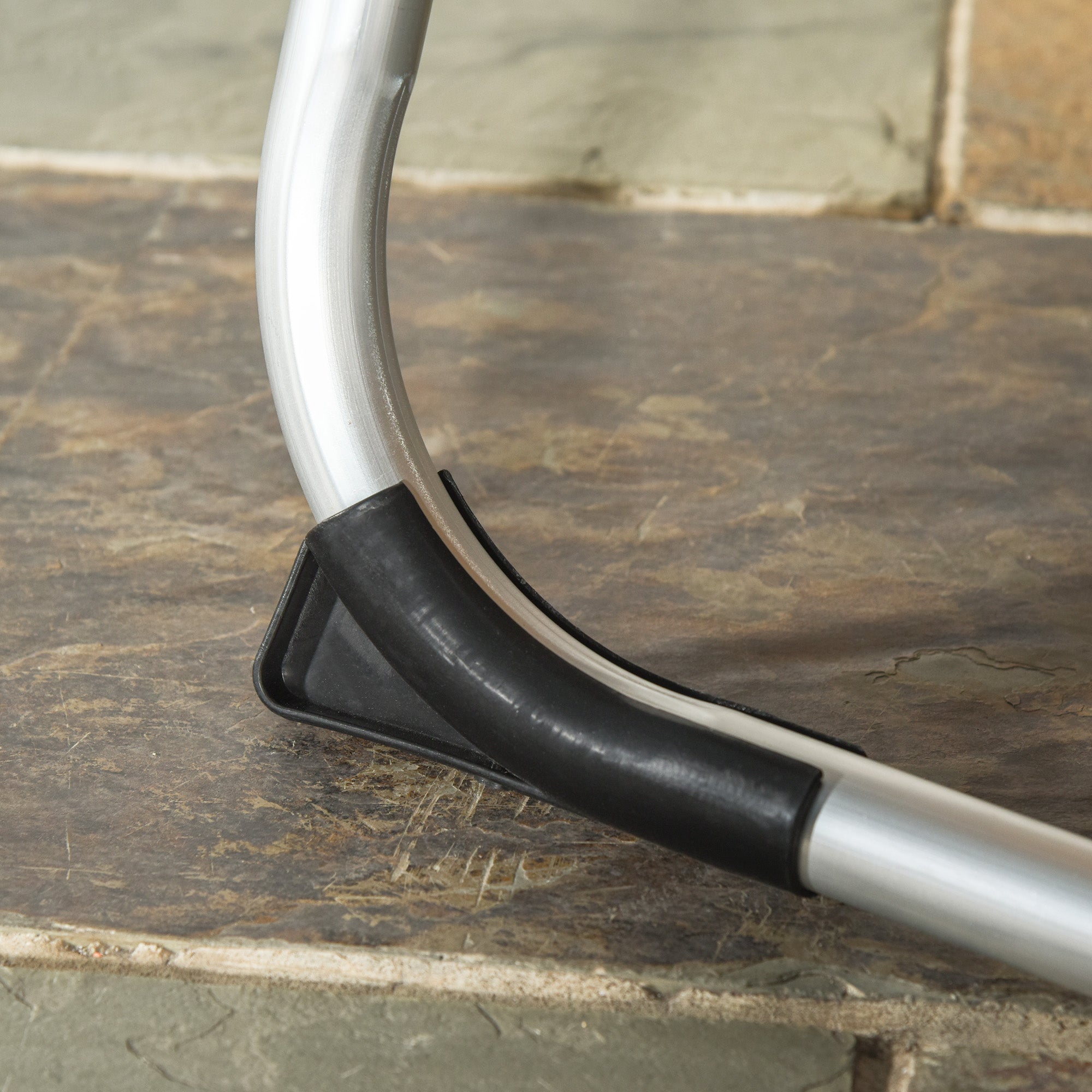 Outsunny Sonnenliege faltbar Gartenliege mit Kopfkissen ergonomisch Relaxliege mit 4-stufig verstellbaren Rückenlehne Alu bis 120 kg belastbar für Garten, Terrasse, Pool, , Strand,Beige