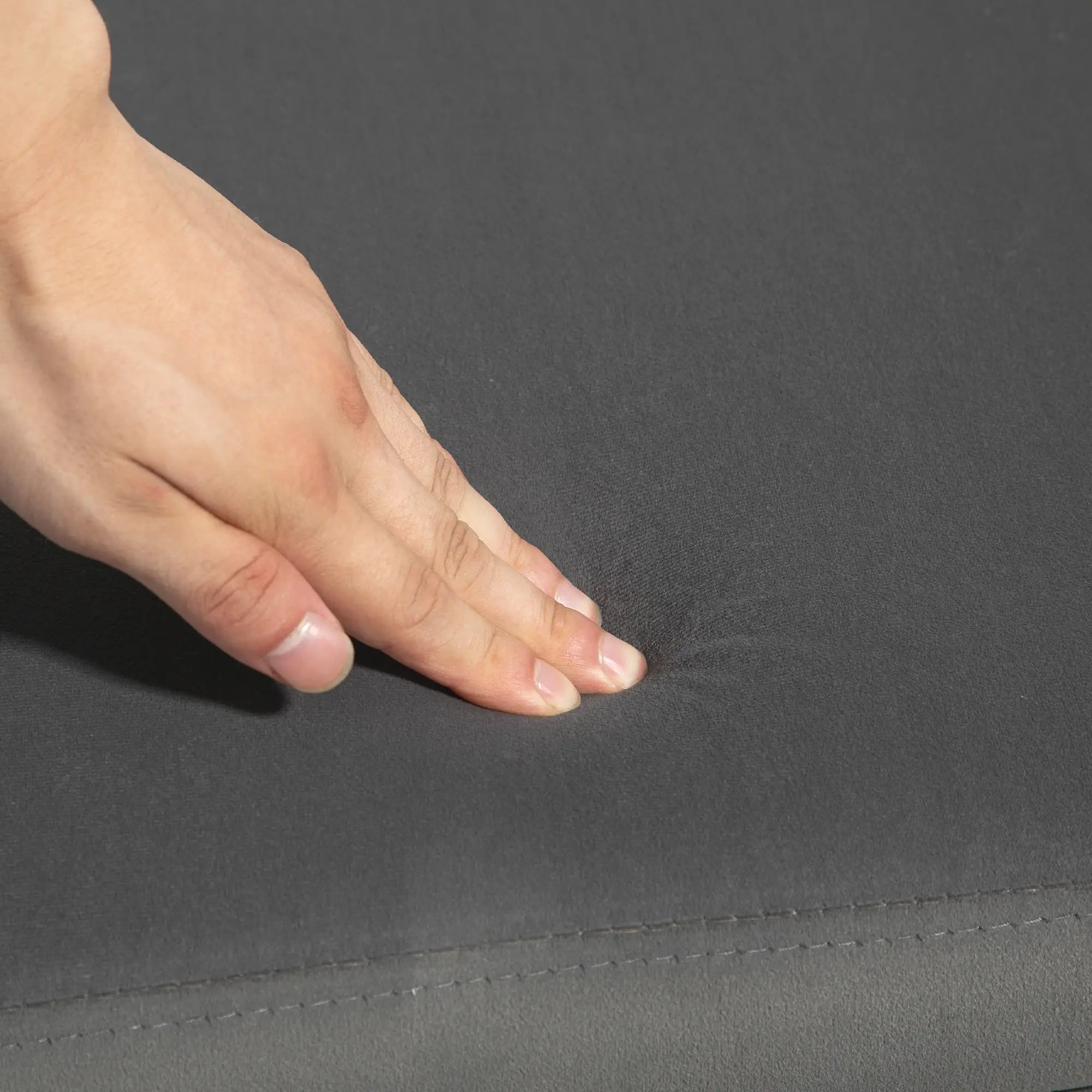 HOMCOM Polsterbank mit Stauraum, Truhenbank mit Armlehnen, 46 cm Sitzhöhe, samtartiges Polyester, 111,5 x 41 x 65 cm, Dunkelgrau