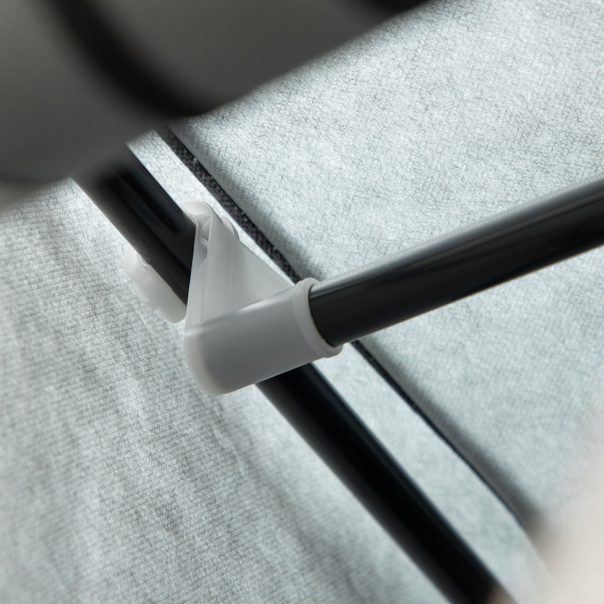 HOMCOM Schrank aus Stoff, Aufbewahrungslösung, 8 Regale, 2 Kleiderstangen, Grau