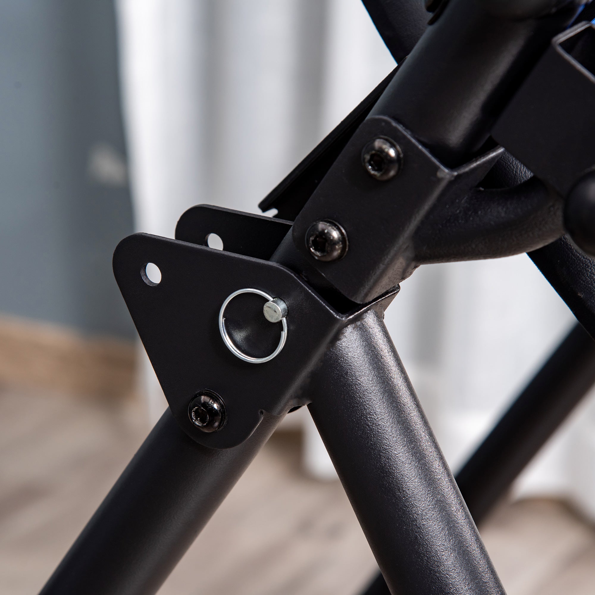 HOMCOM Inversionsbank klappbarer Schwerkrafttrainer mit zwei beweglichen Rädern eingestellt Rückenpolster Metall ABS Schwarz+Blau 132 x 71 x 145 cm