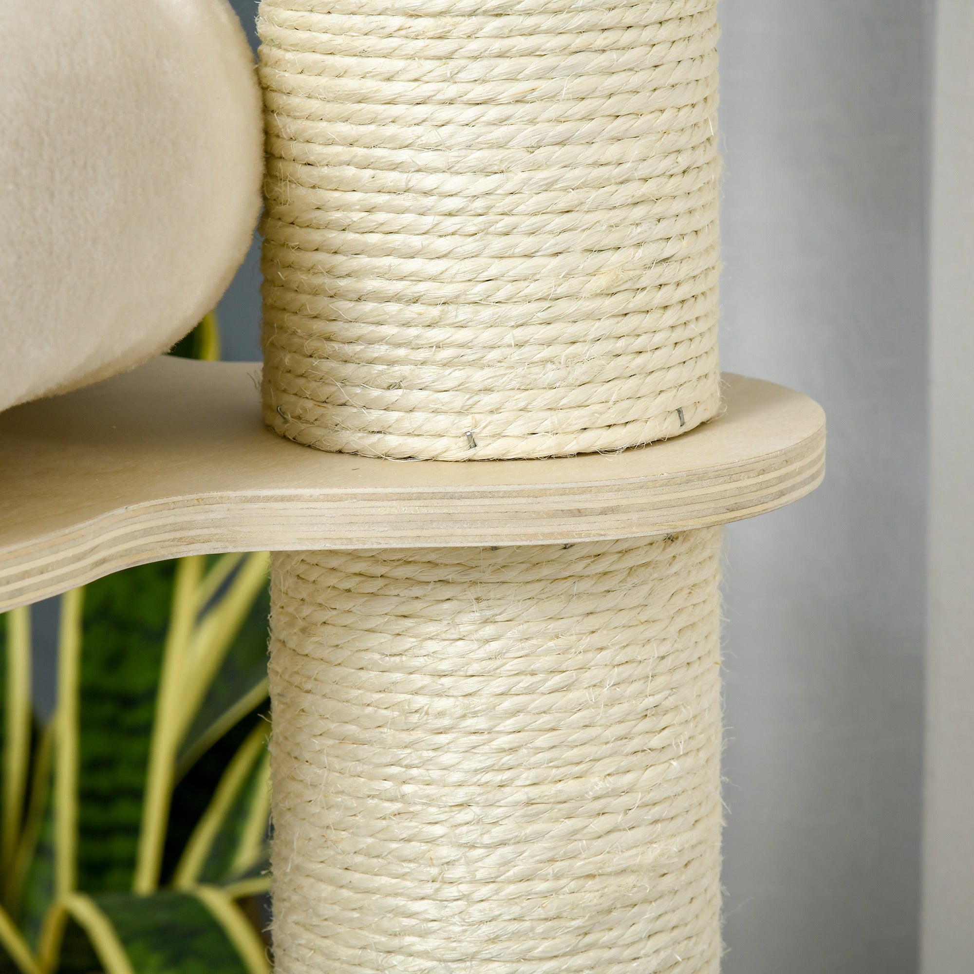 PawHut Kratzbaum Holz 122 cm hoch Katzenturm mit drei Ebenen, Sisalstämme, Plattform, mehrstöckiger Katzenkratzbaum, Kletterbaum für Katzen unter 4,5kg, Natur+Creme