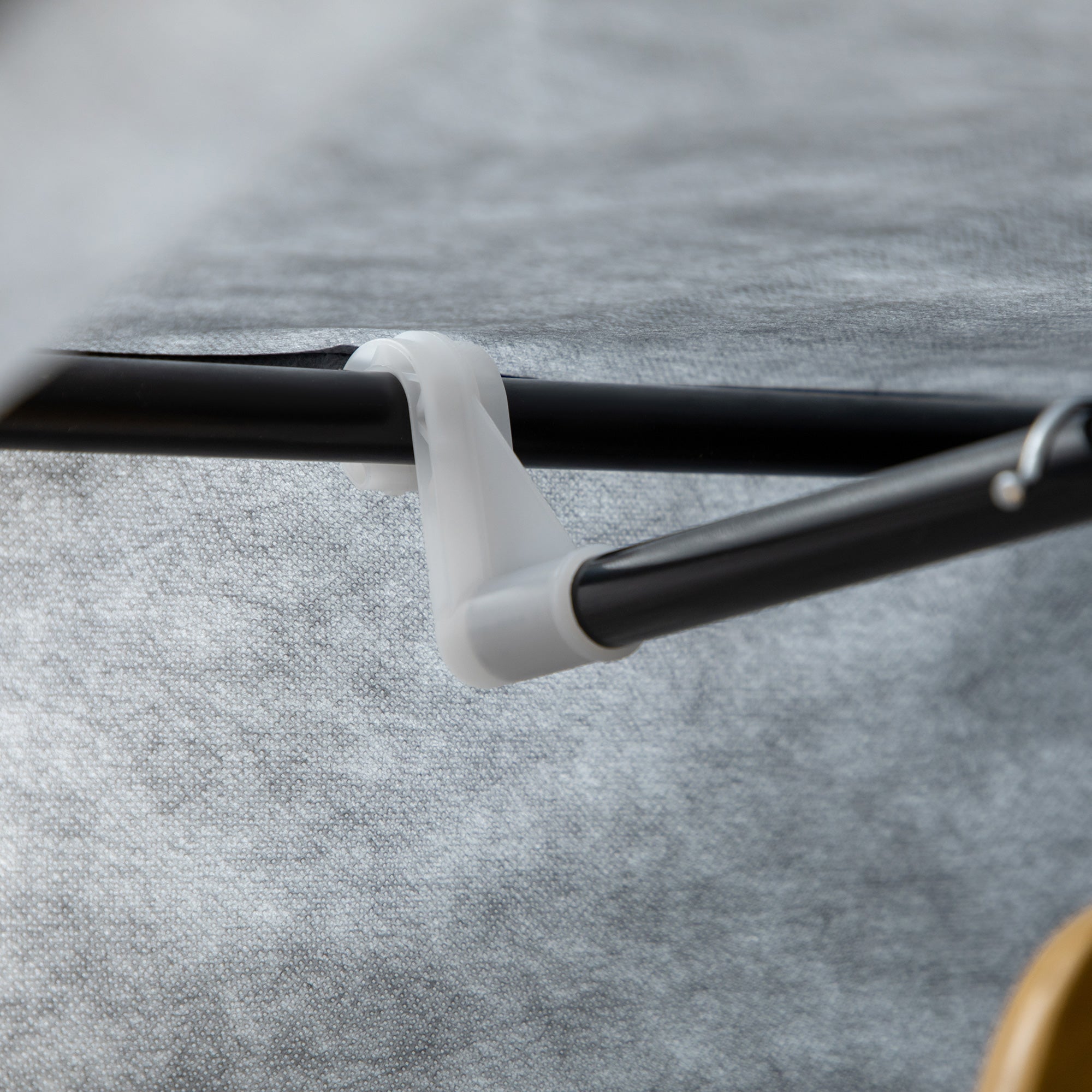 HOMCOM Schrank aus Stoff, Aufbewahrungslösung, 6 Regale, 1 Kleiderstange, Dunkelgrau