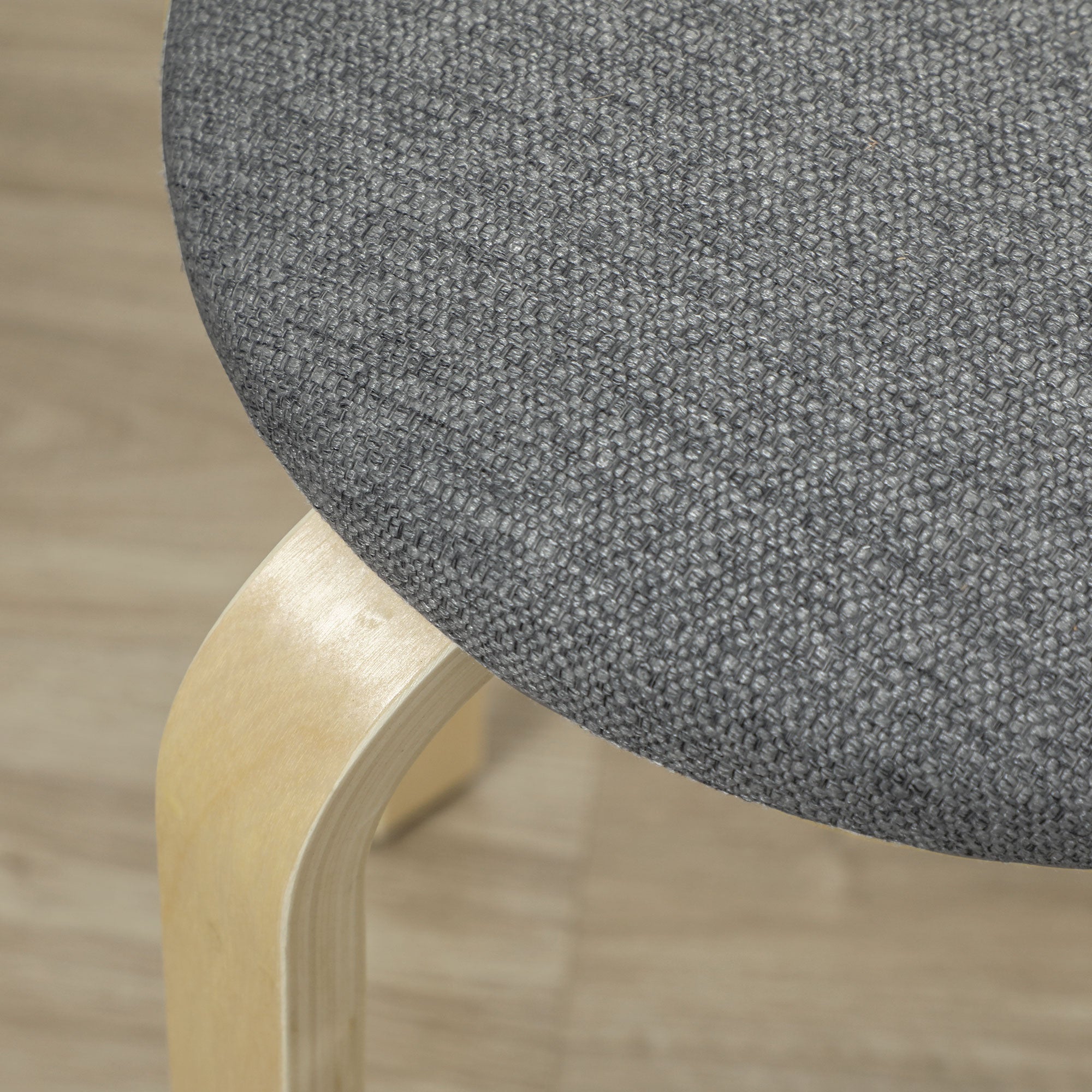 HOMCOM Polsterhocker im 4er-Set, stapelbar, lackierte Oberfläche, Holzbeine, Grau