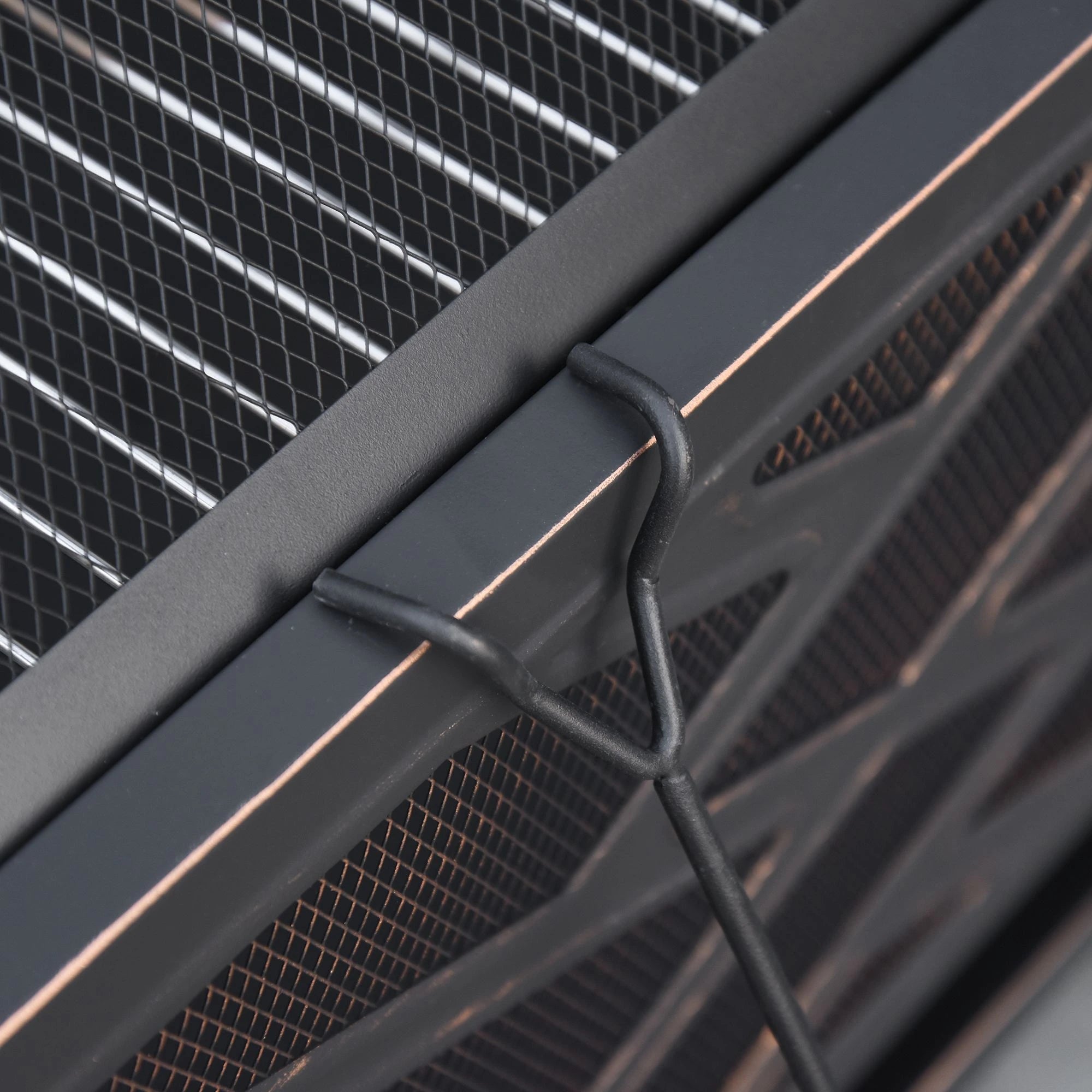 Outsunny Feuerschale Grillfunktion tragbar mit Funkenschutz Schürhaken