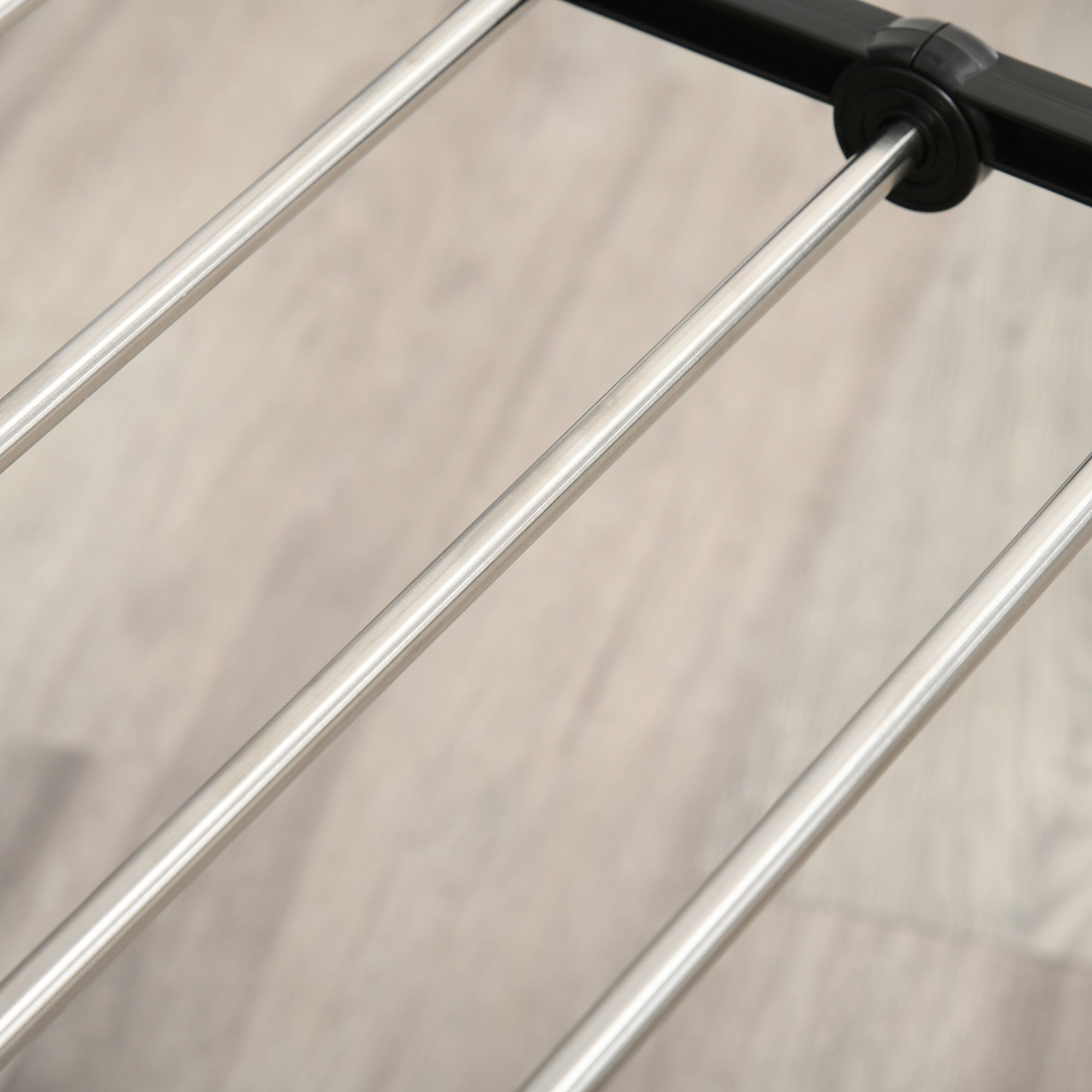 HOMCOM Wäscheständer 1,385 m Trockenlänge tragbar Standtrockner mit Teleskopstangen, Rollen und Bremsen Wäschetrockner Flügelwäscheständer für Innen und Außen, Silber+Schwarz