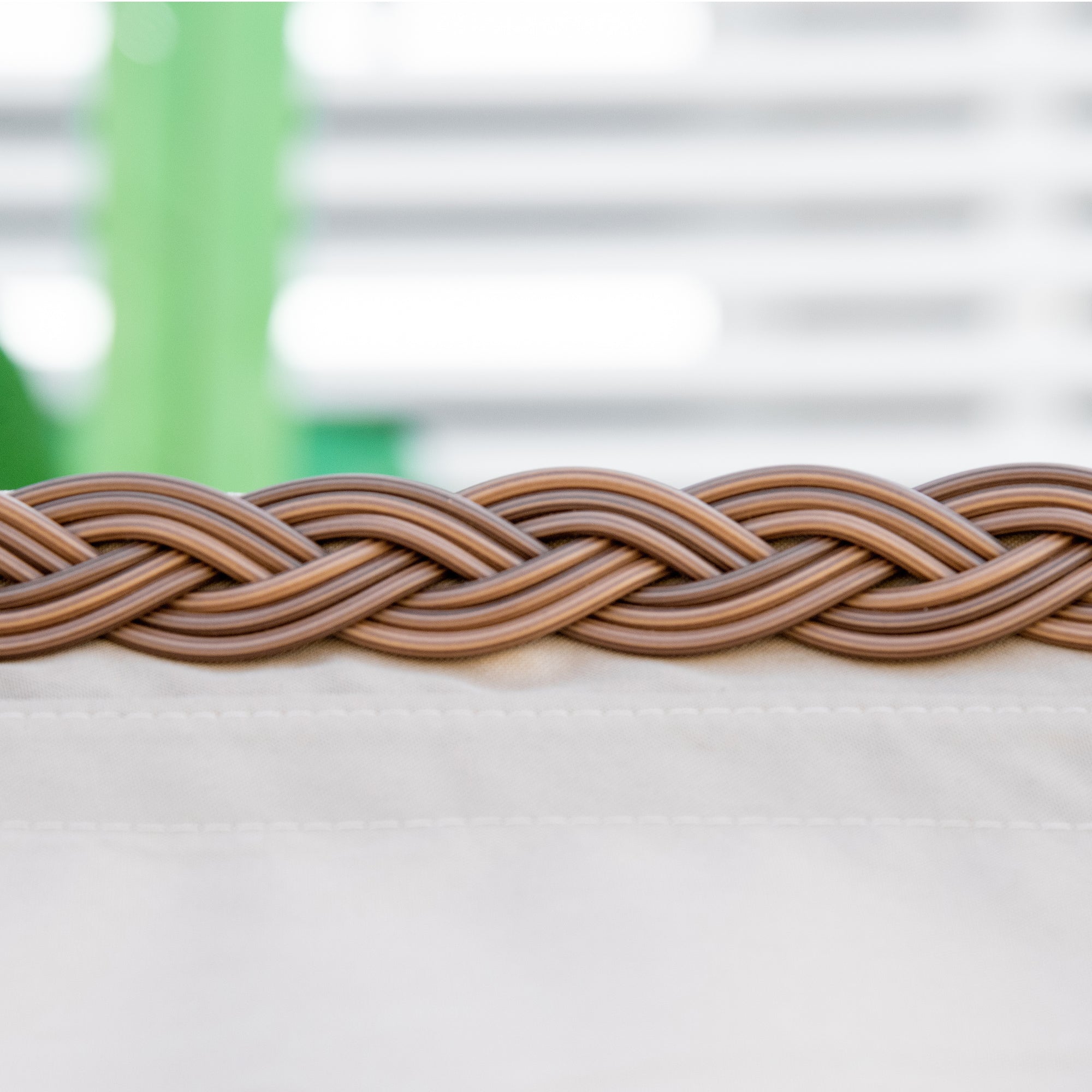 Outsunny Strandkorb 3-Sitzer Sonnenliege mit Dach 2 Klapptischen Fußstütze Chaiselongue 5-stufige Rückenlehne XXL Polyrattan Natur 150 x 79 x 160 cm