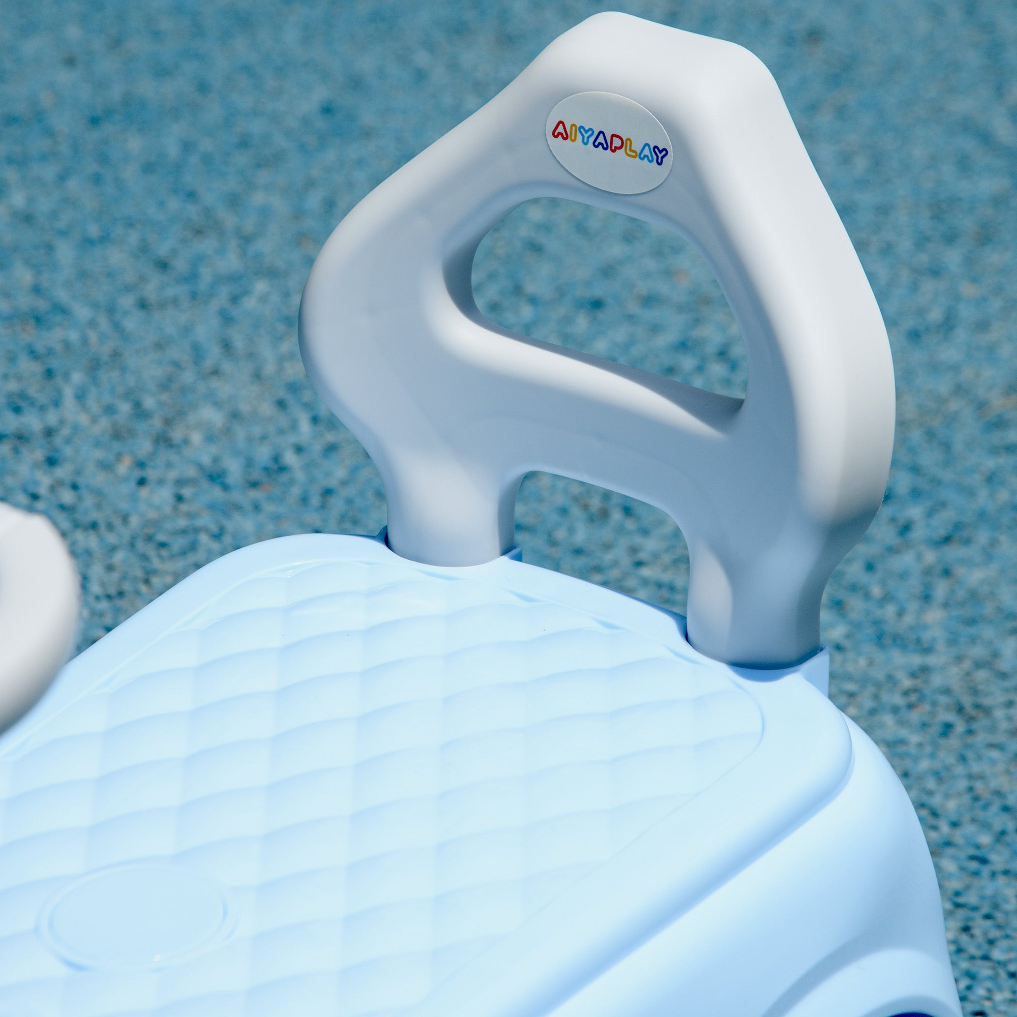 AIYAPLAY Rutschauto für Kinder, Anti-Überkippschutz, Rückenlehne, Hupe, rutschfester Sitz, Hellblau