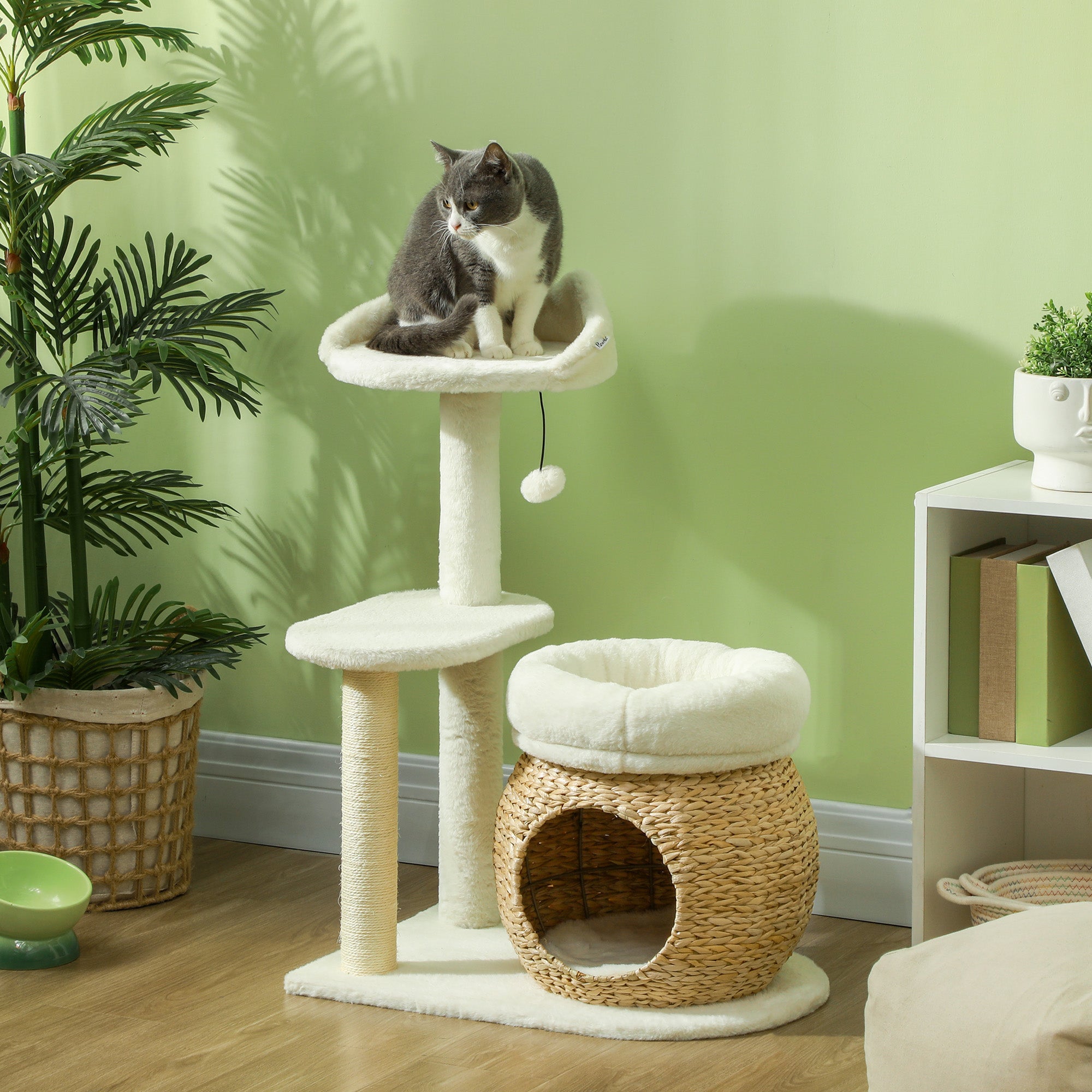 PawHut Kratzbaum mit Katzenhöhle, Spielball und Plattform, Schilfrohr/Sisal, bis 10 kg, 60 x 40 x 79 cm, Cremeweiß