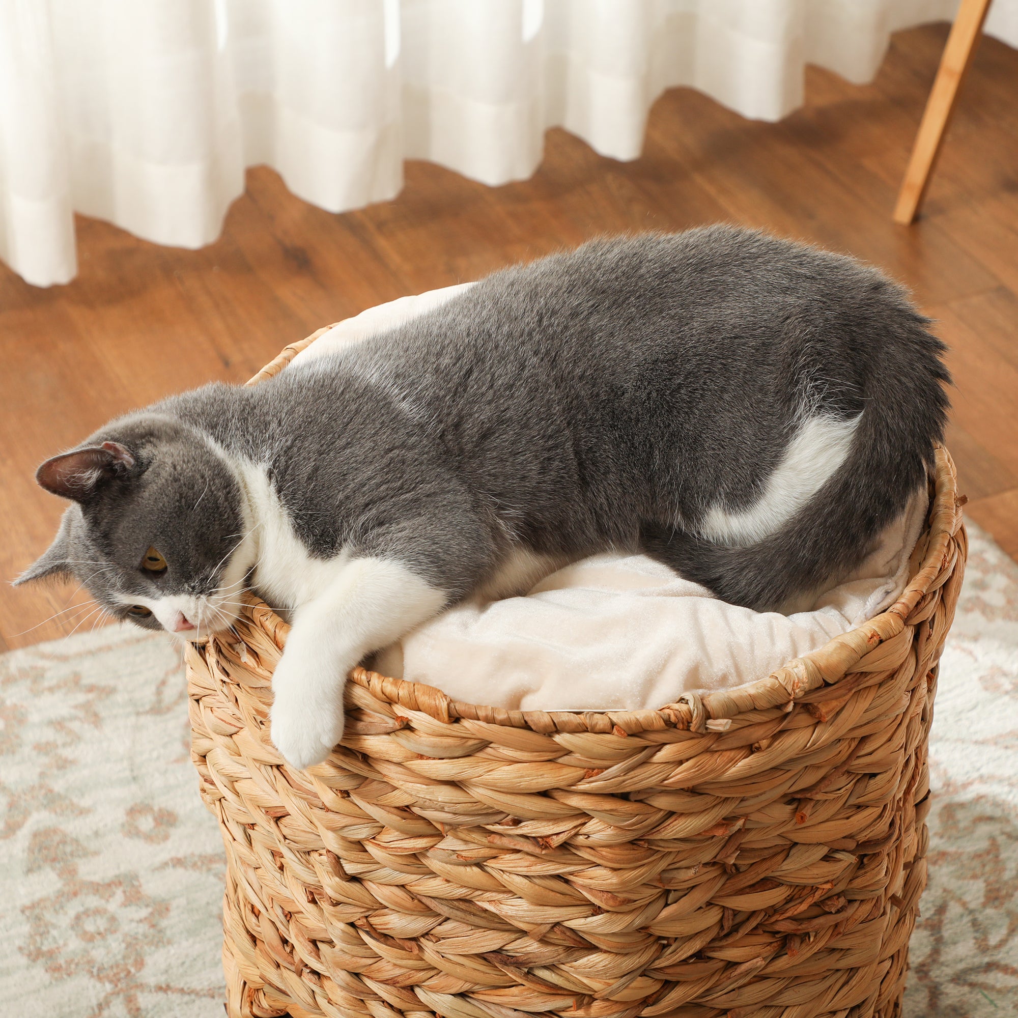 PawHut Kratztonne, 50 cm, 2 Höhlen, Kissen, Kratzbaum mit Katzenbett, Katzenturm aus Wasserhyazinthe, Hellbraun