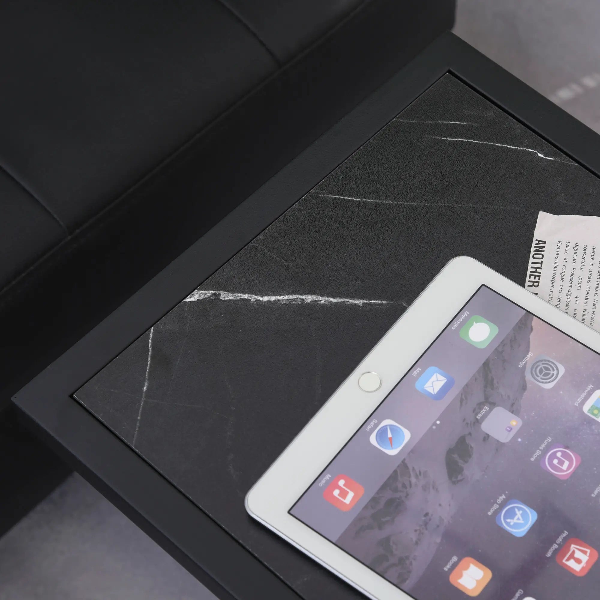 HOMCOM Beistelltisch C-Form Marmoroptik für Sofa oder Bett