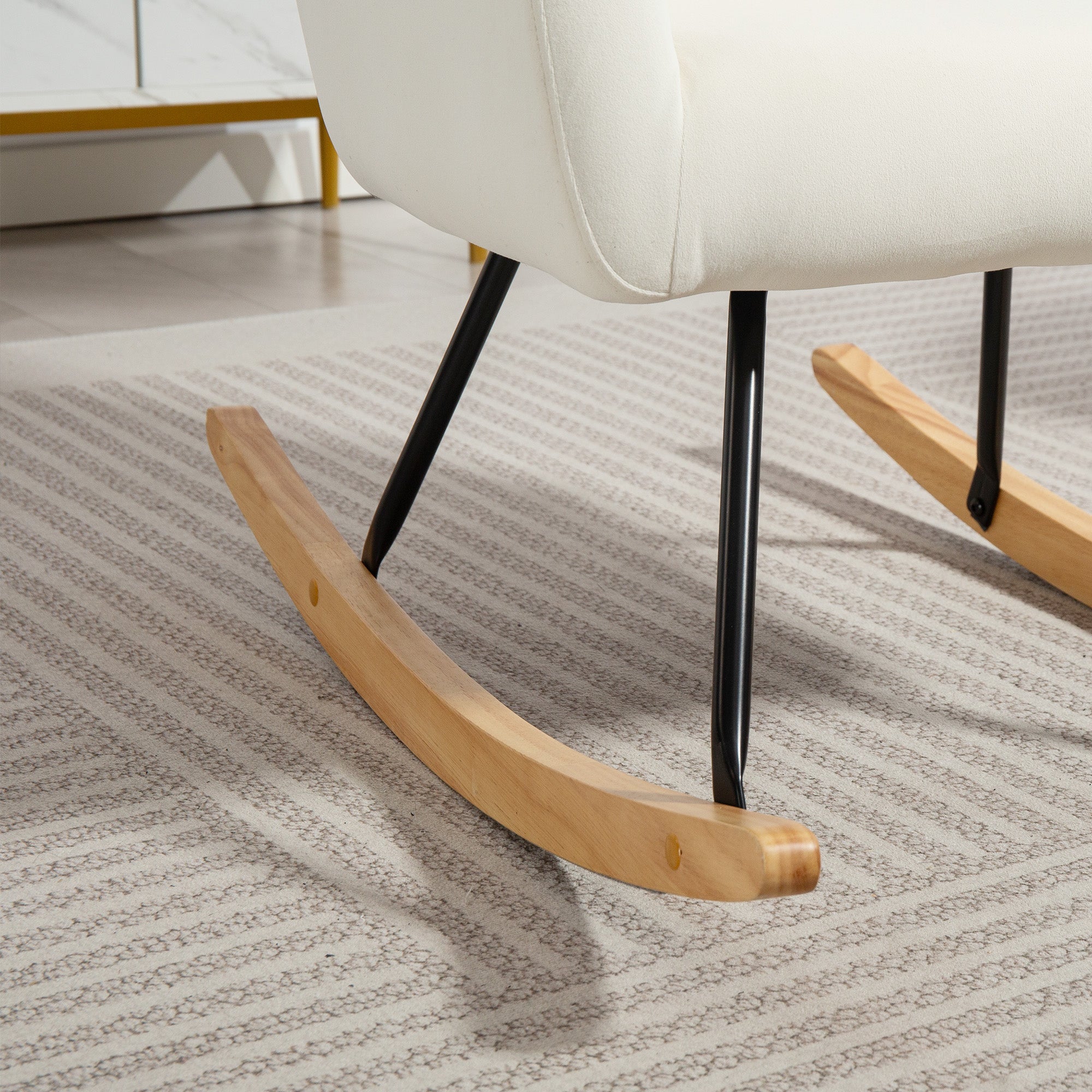 HOMCOM Schaukelstuhl, weicher Bezug in Samtoptik, Polsterung, breite Lehne, Cremeweiß