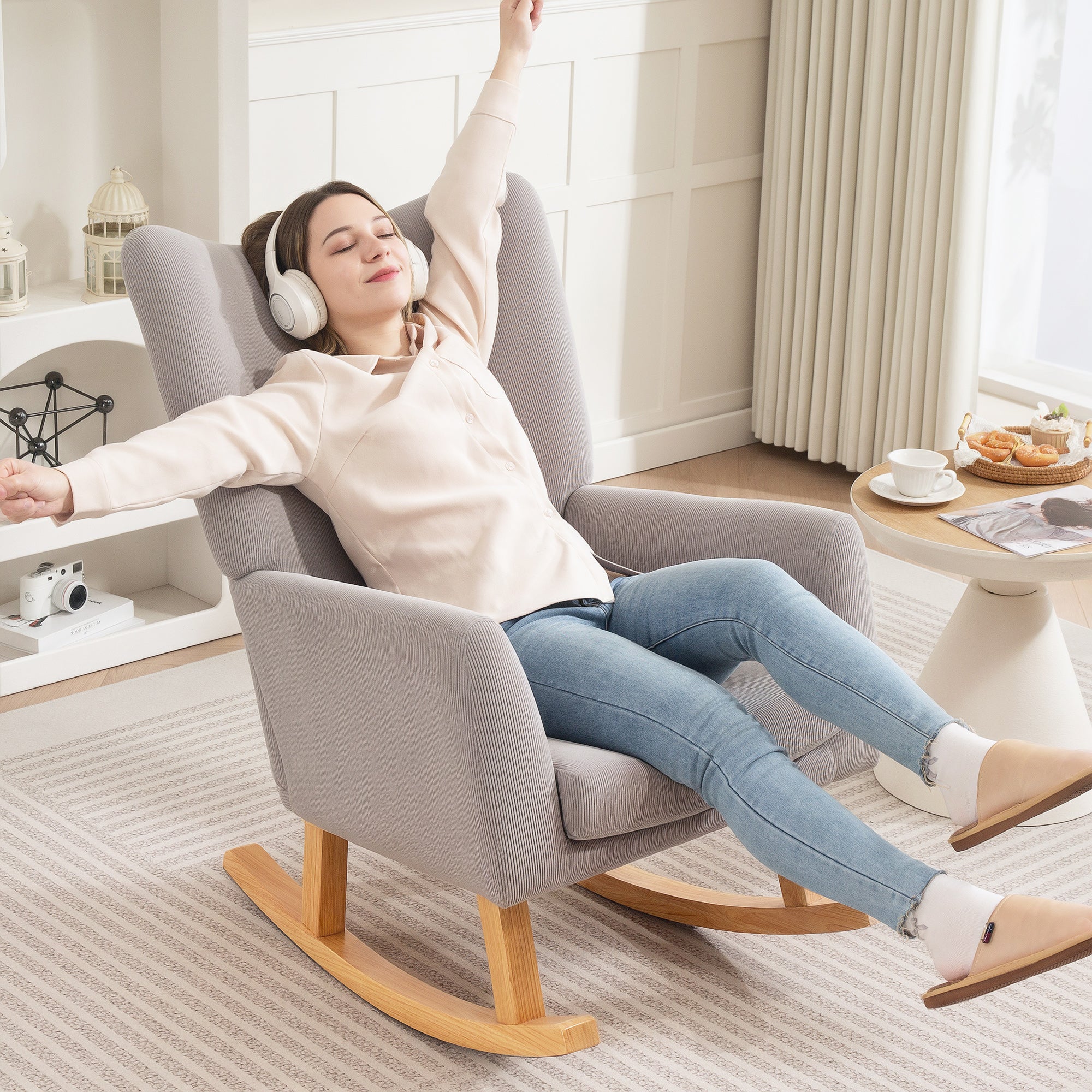 HOMCOM Schaukelstuhl im Retro-Design, Cordbezug, Kautschukholz, Schaumstoff-Füllung, hohe Rückenlehne, Polstersessel, Hellgrau
