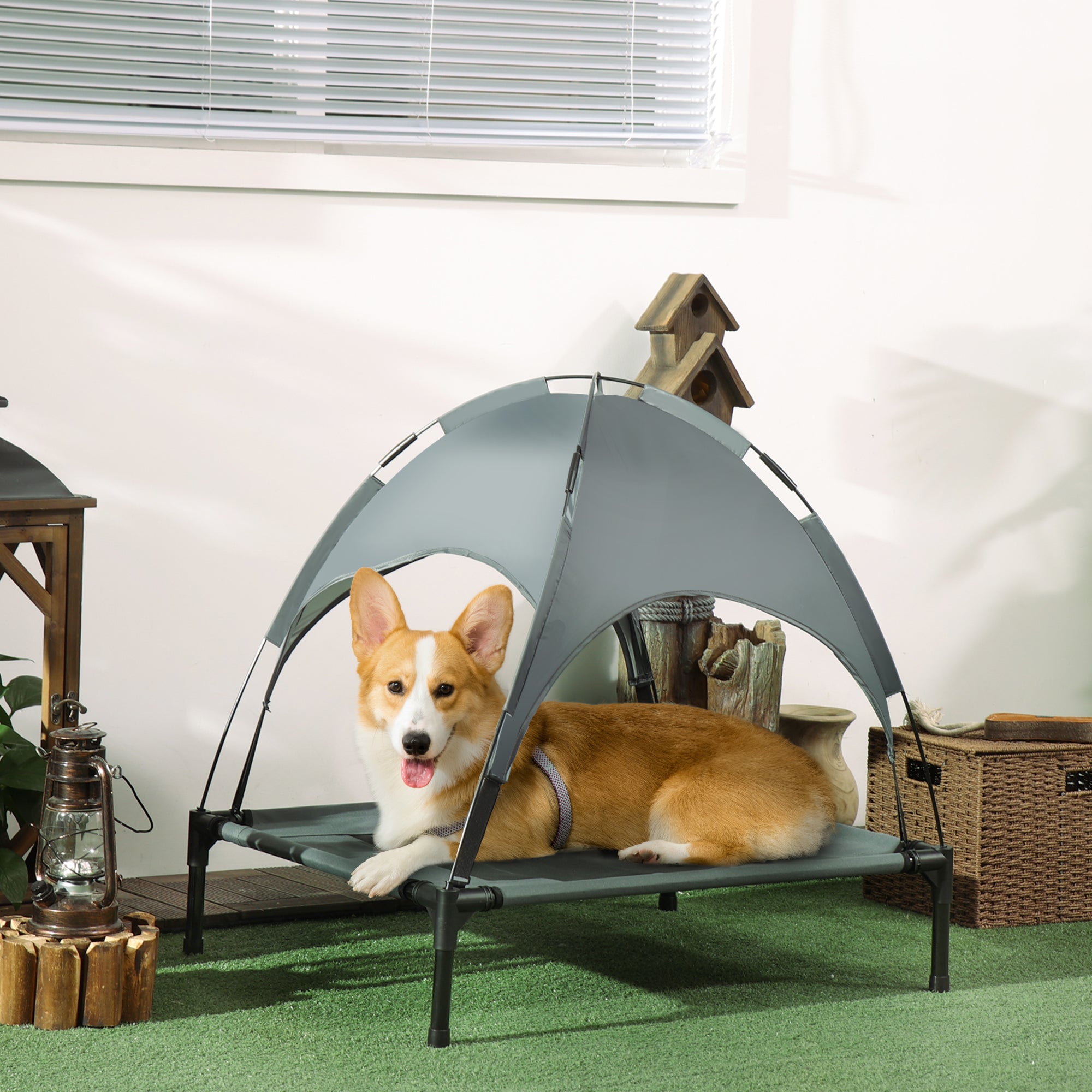 PawHut Erhöhtes Hundebett mit Baldachin, Haustierbett, Hundeliege outdoor mit Dach, Atmungsaktiv, Taftstoff für Camping Grau 76 x 61 x 73 cm