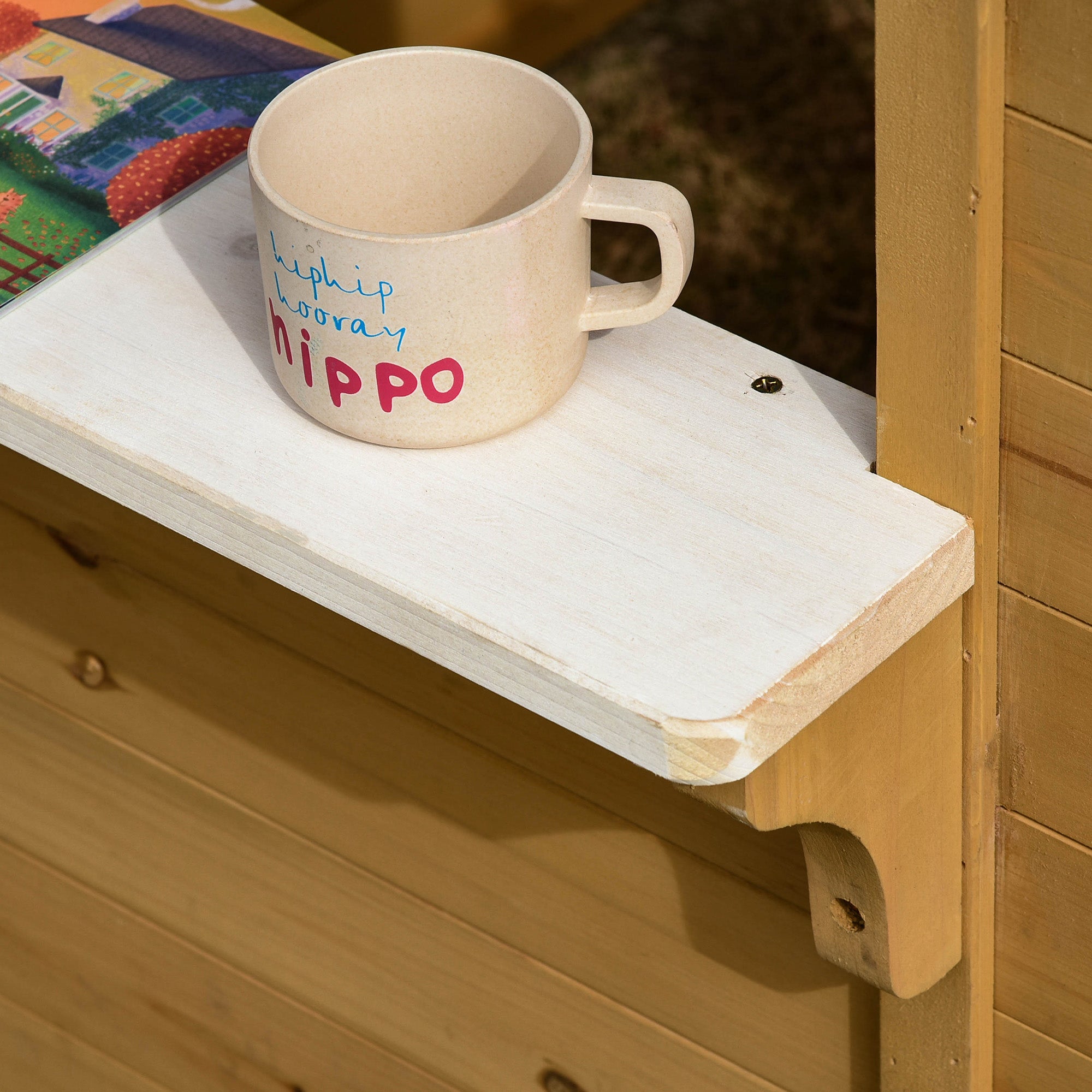 Outsunny Kinderspielhaus aus Holz Spielhaus Outdoor mit Tür, Fenster und Pflanzkasten Briefkasten Bank für Kinder 3-6 Jahre