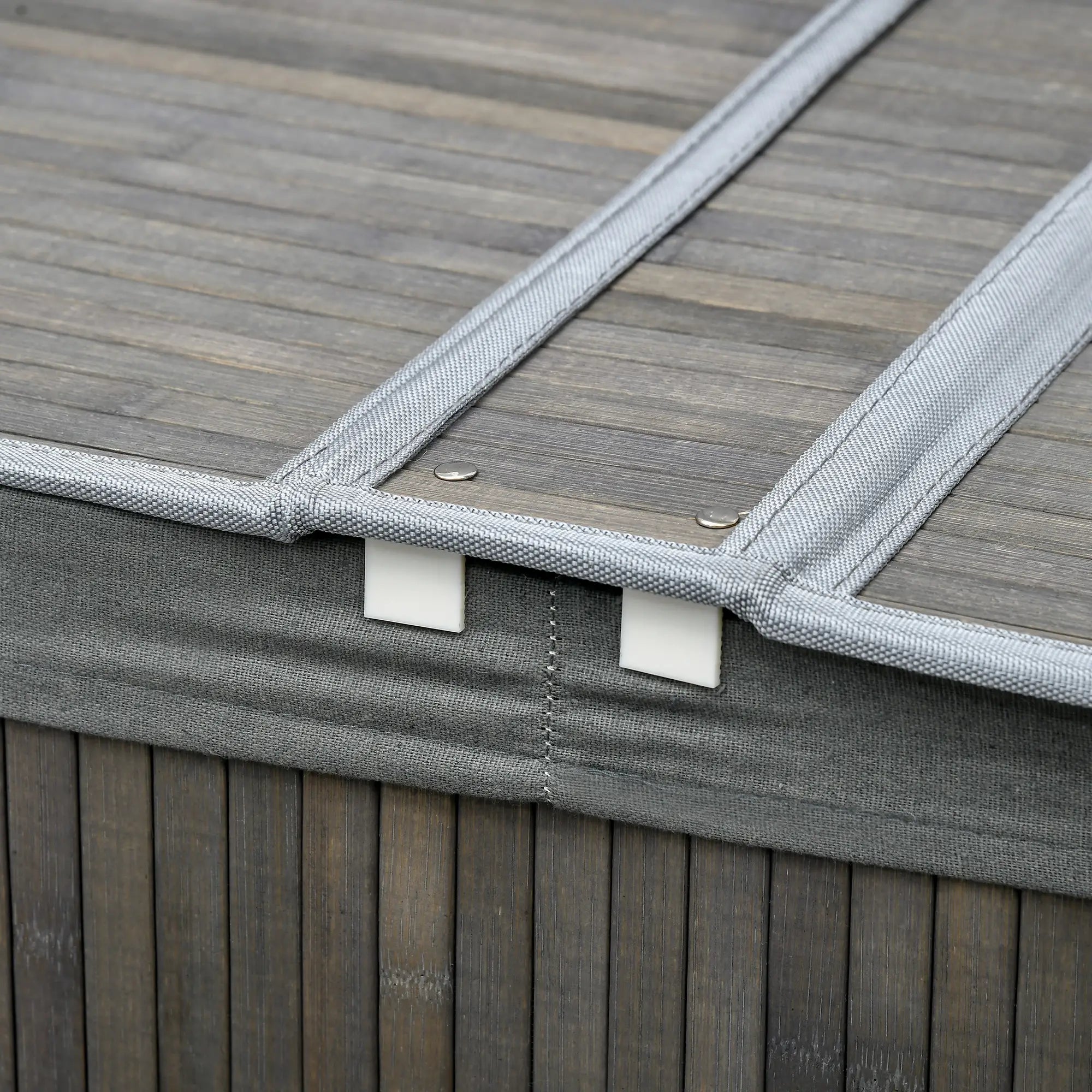 HOMCOM 100 L Wäschekorb mit Deckel, Griff, 2 Abschnitte, herausnehmbarer Wäschesack, für Schlafzimmer, Badezimmer, Bambus, Grau