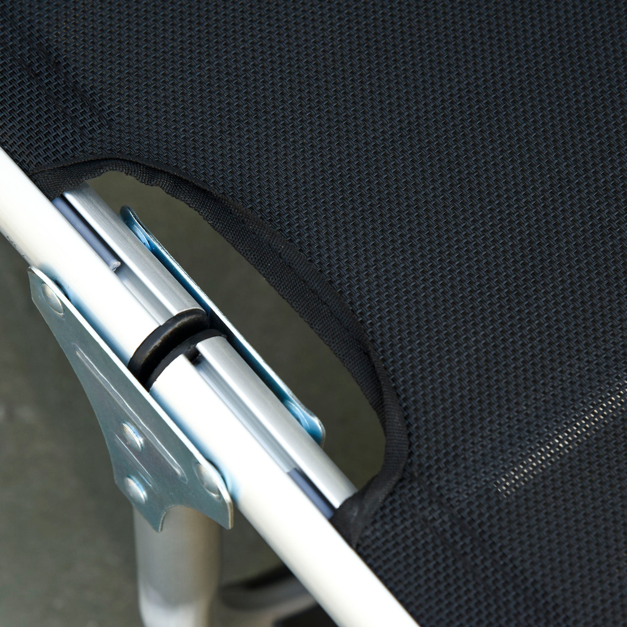 Outsunny Sonnenliege faltbar Gartenliege mit Kopfkissen Liegestuhl mit der 4-stufig verstellbaren Rückenlehne Campingliege bis 120 kg belastbar für Outdoor-Park, Garten, Schwarz