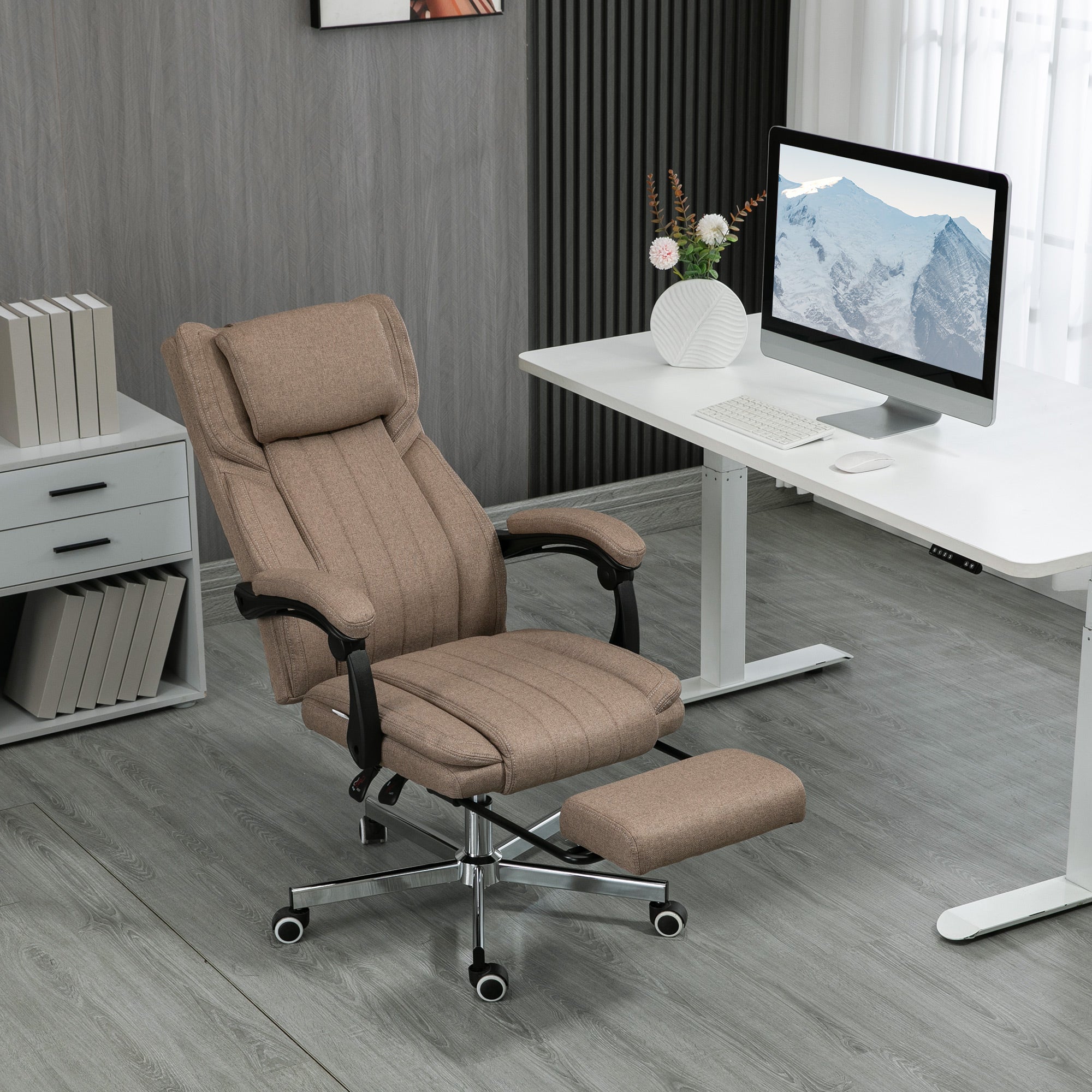 Vinsetto Bürostuhl mit Massagefunktion, neigbare Rücklehne, ausziehbare Fußstütze, Leinenoptik, 65 x 61 x 113 cm, Braun