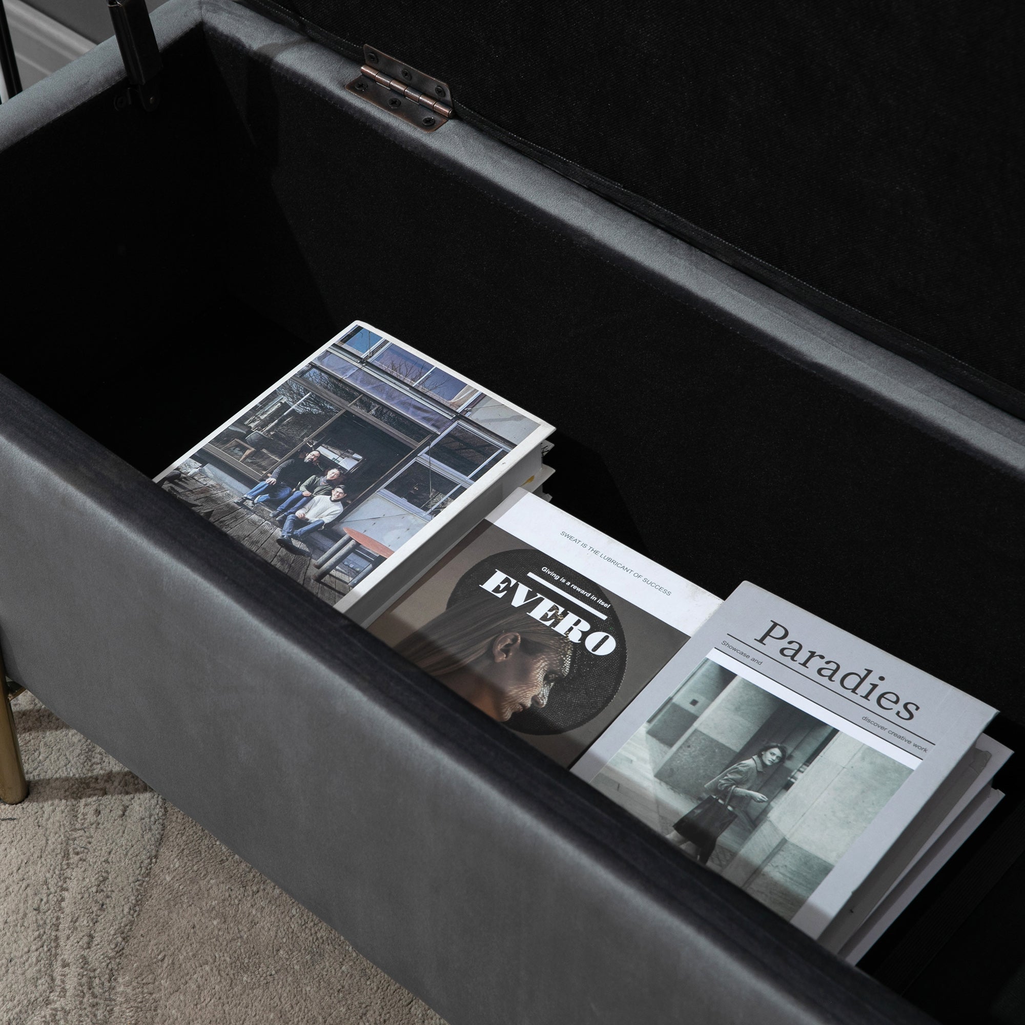 HOMCOM Sitzbank mit Stauraum Polsterbank mit Samtoptik, Sitztruhe mit Metallbeine, Truhenbank für Wohnzimmer Schlafzimmer Flur 100 x 40 x 42 cm, Dunkelgrau