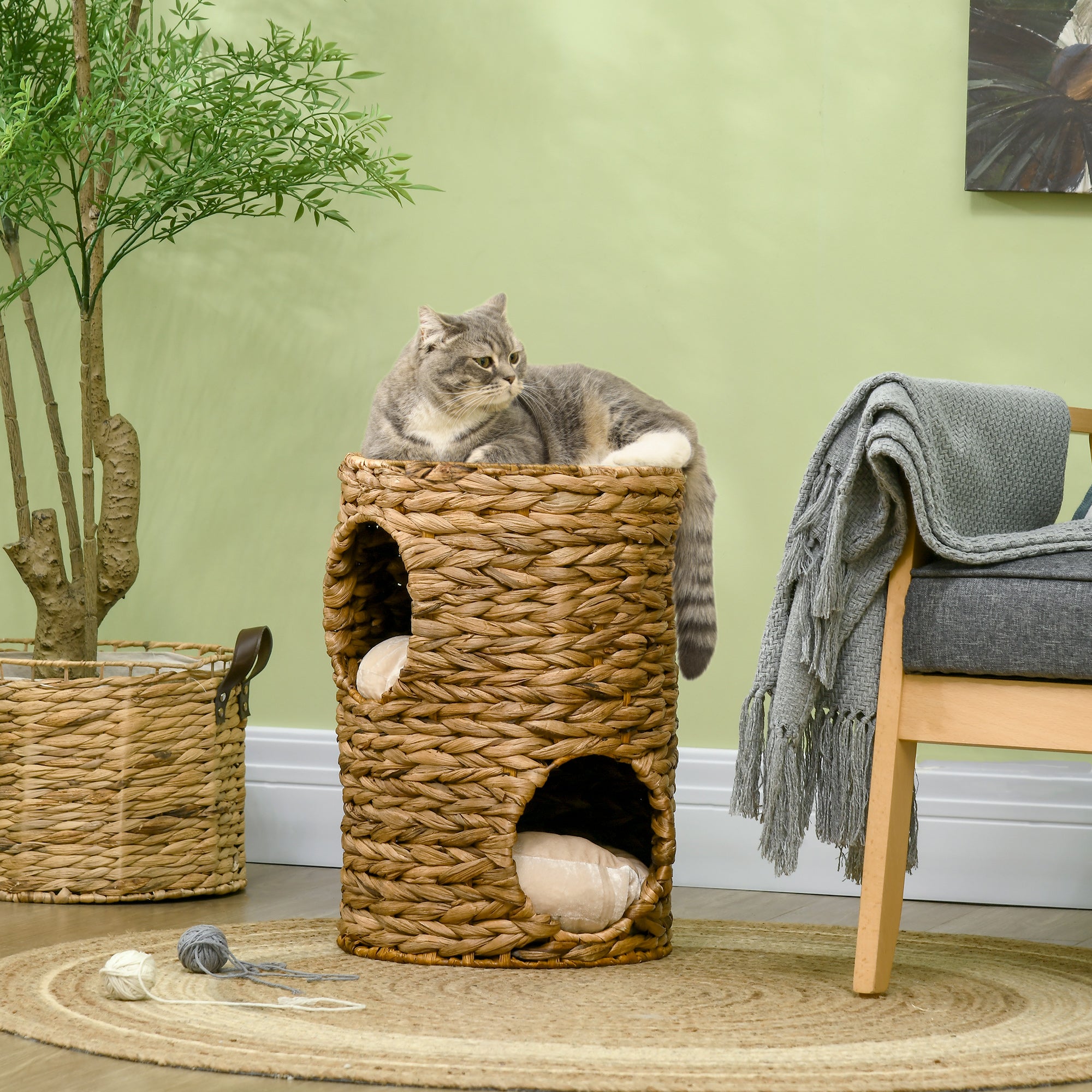 PawHut Kratztonne, 47 cm, 2 Höhlen, Kissen, Kratzbaum mit Katzenbett, Katzenturm aus Wasserhyazinthe, Hellbraun