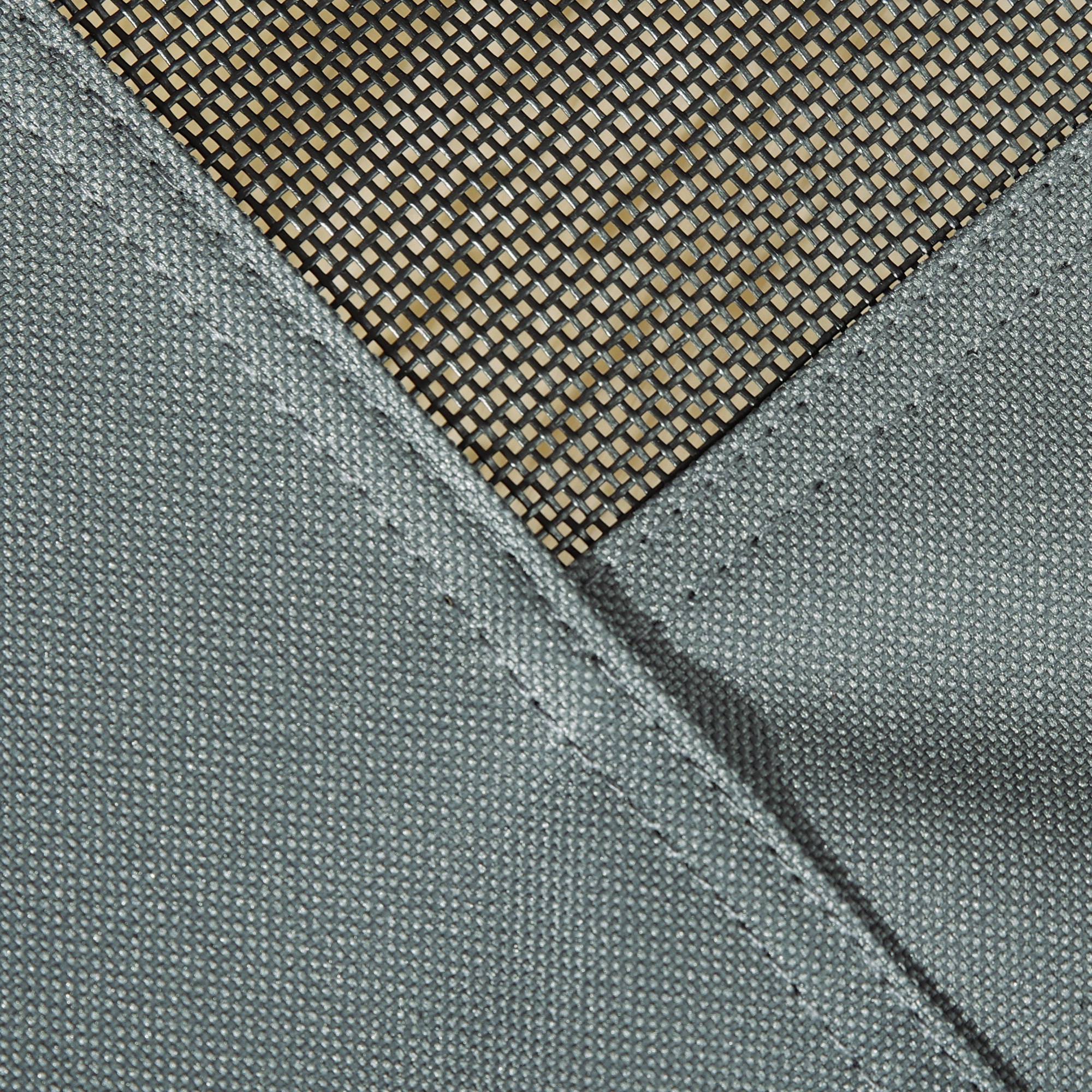 PawHut Erhöhtes Hundebett mit Baldachin, Haustierbett, Hundeliege outdoor mit Dach, Atmungsaktiv, Taftstoff für Camping Grau 76 x 61 x 73 cm