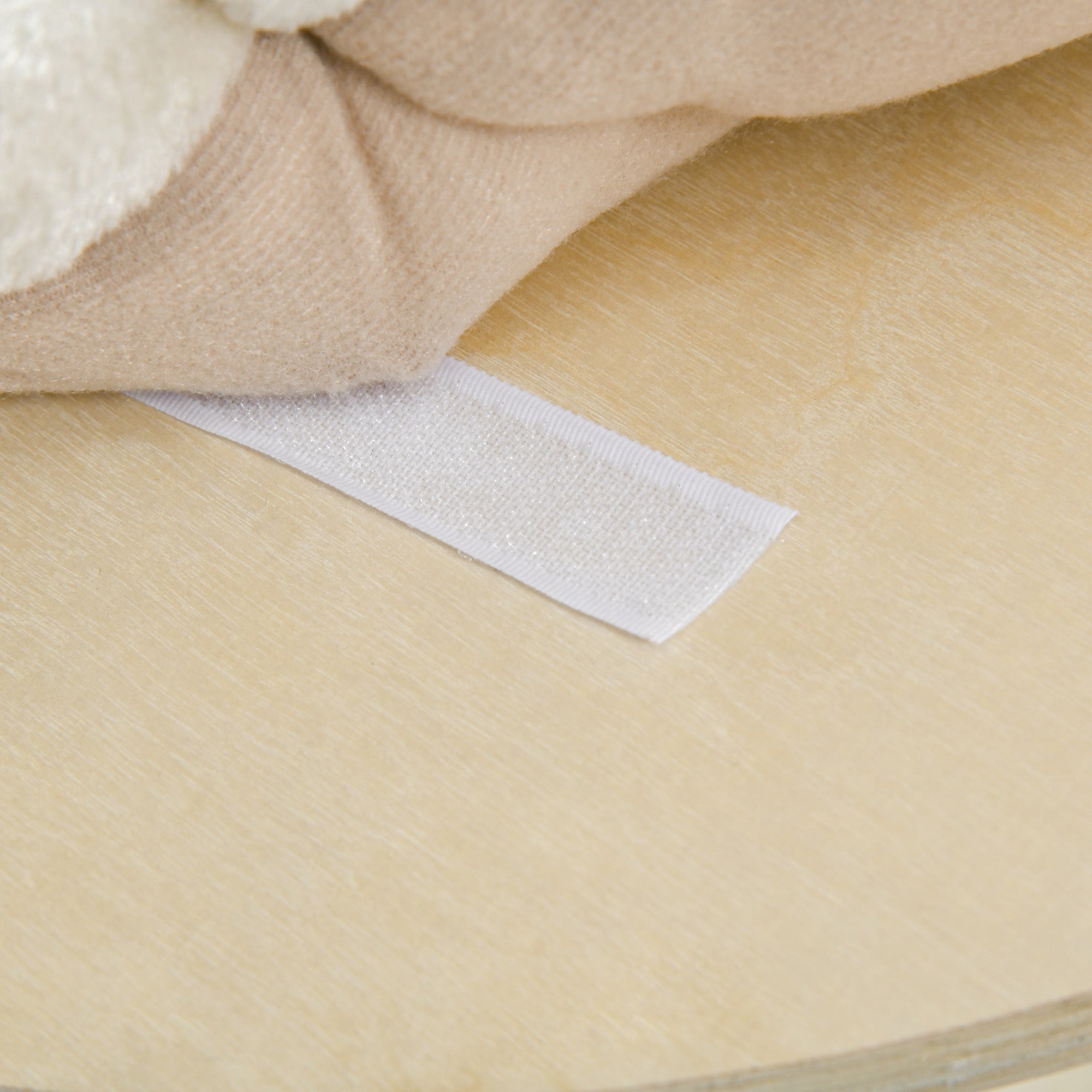 PawHut Kratzbaum Holz 122 cm hoch Katzenturm mit drei Ebenen, Sisalstämme, Plattform, mehrstöckiger Katzenkratzbaum, Kletterbaum für Katzen unter 4,5kg, Natur+Creme