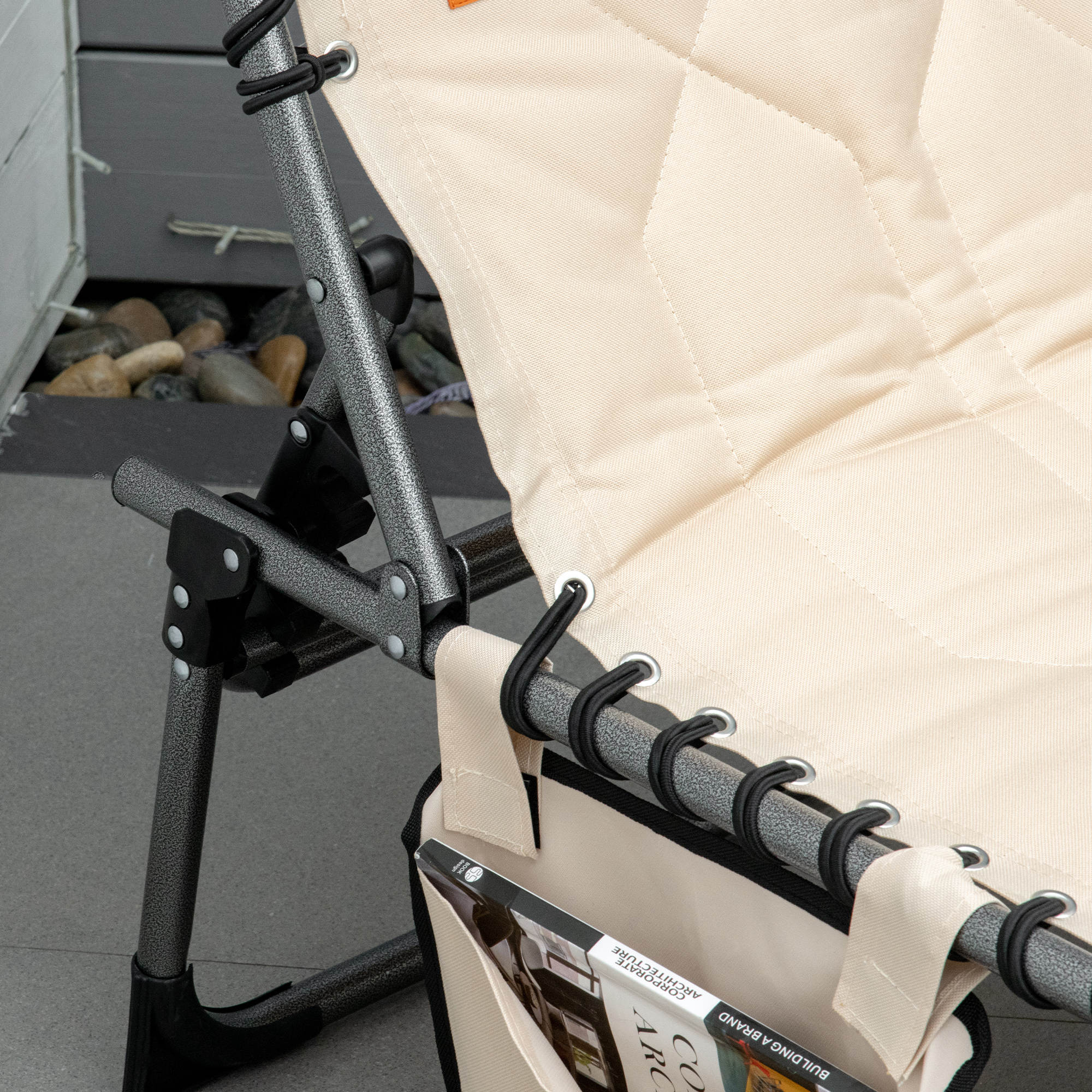 Outsunny Sonnenliege, Faltbare Gartenliege, Klappliege mit Kissen, 5-stufige Rückenlehne, Oxfordstoff, 188 x 57 x 30 cm, Beige