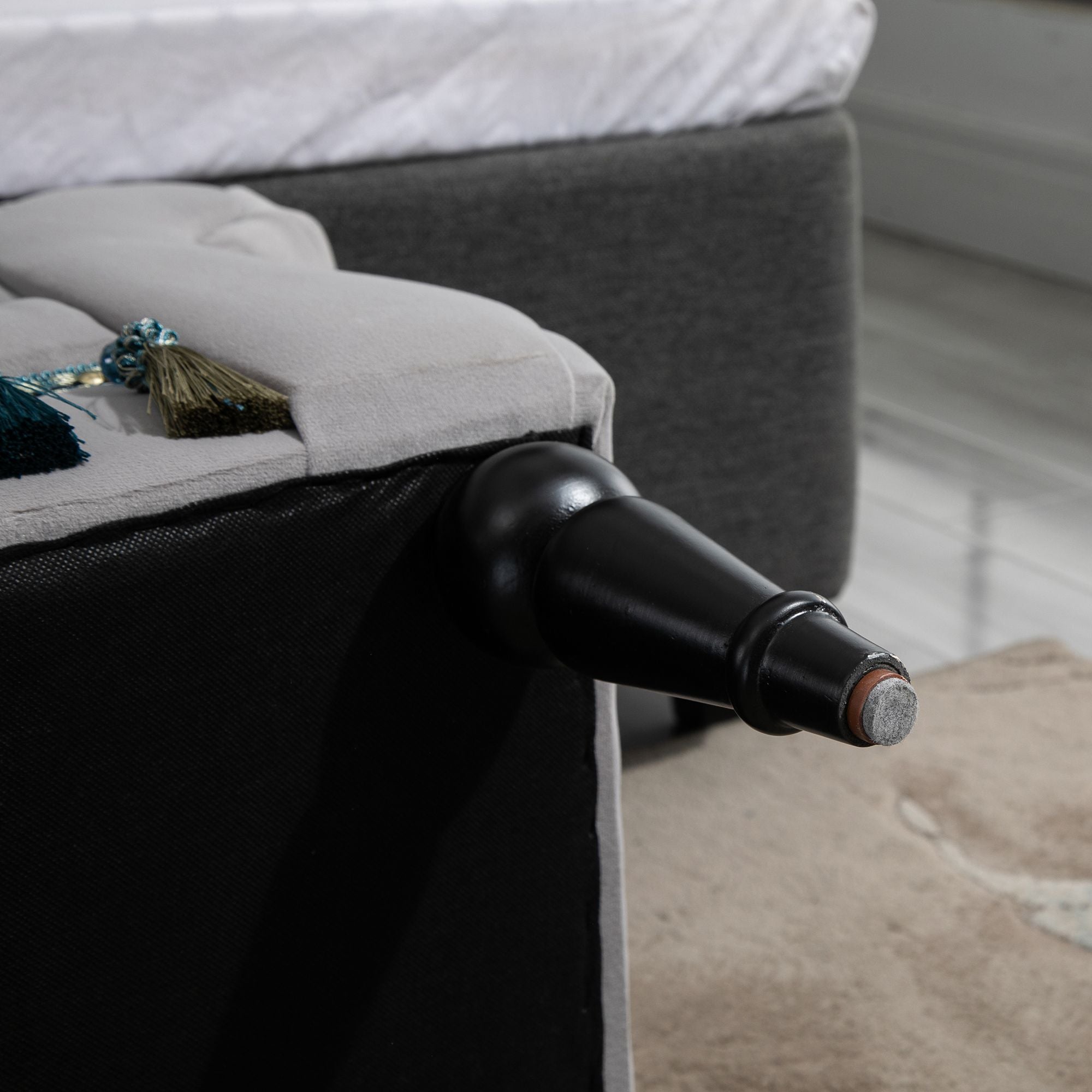 HOMCOM Sitzbank Polsterbank, Samtoptik, Luxus Bettbank mit Holzbeine, Flurbank für Schlafzimmer, bis 150 kg Belastbar, Hellgrau, 117 x 40 x 58 cm