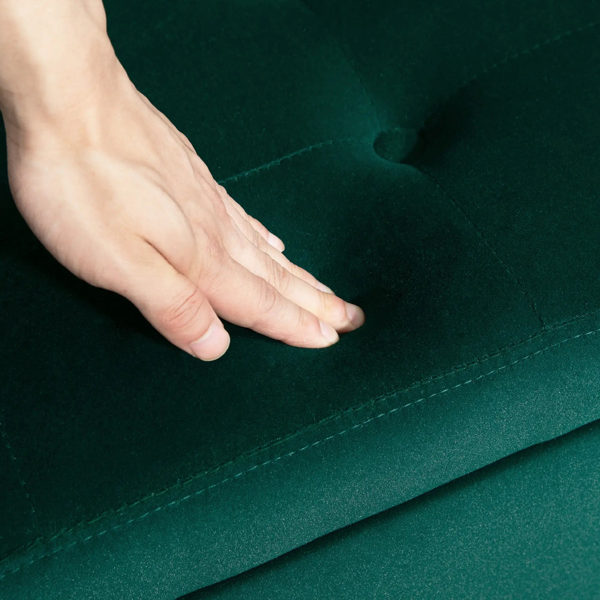 HOMCOM Polsterbank mit Stauraum, Armlehnen, Samtartiges Polyester, Kautschukholz, 107 x 42 x 65 cm, Grün