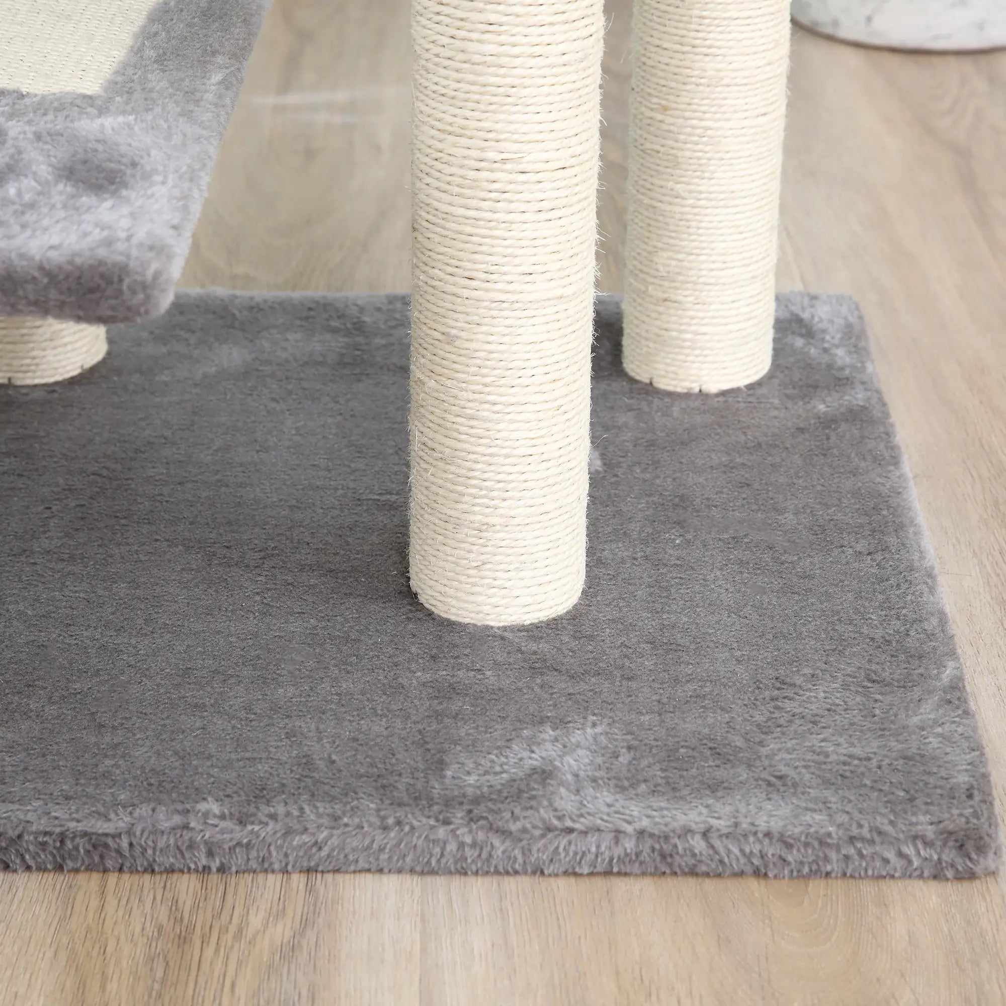 Arbre à chat robuste PawHut, capacité de charge 15 kg
