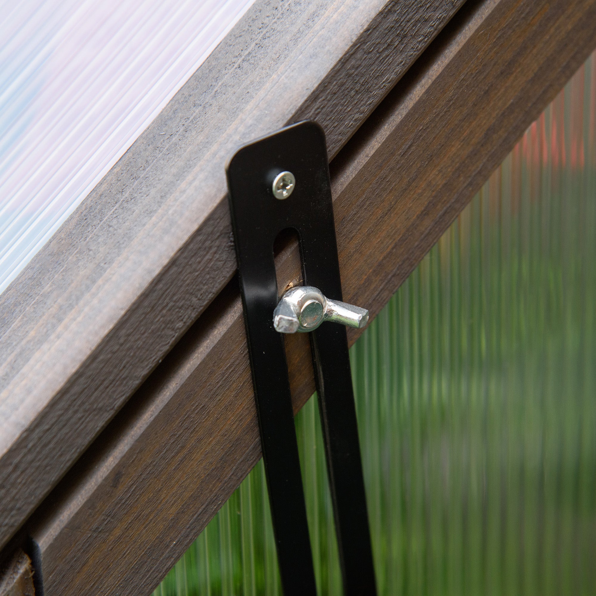 Outsunny Mini-Gewächshaus, Kompaktes Pflanzenhaus aus Holz, Polycarbonat-Platten, Belüftungsöffnung, 90L x 52B x 49,5H cm, Grau