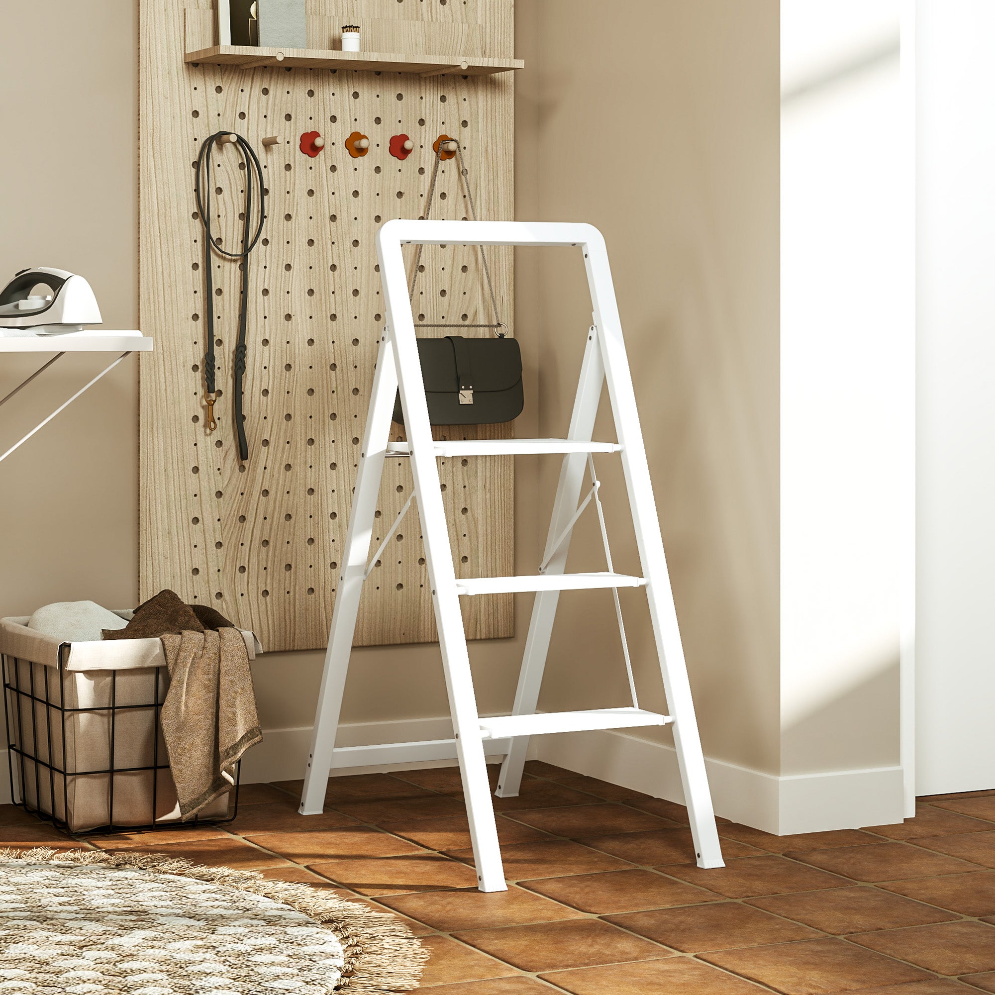 HOMCOM 3-stufige Trittleiter, Aluminum faltbar, rutschfeste Plattform, Weiß