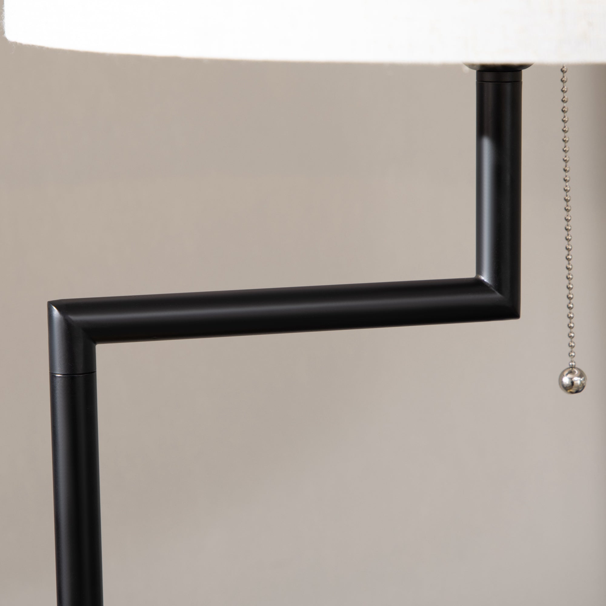 HOMCOM Stehleuchte inkl. Regal, Standleuchte, Kettenzug, E 27, 40 W, Bambus, Natur + Schwarz