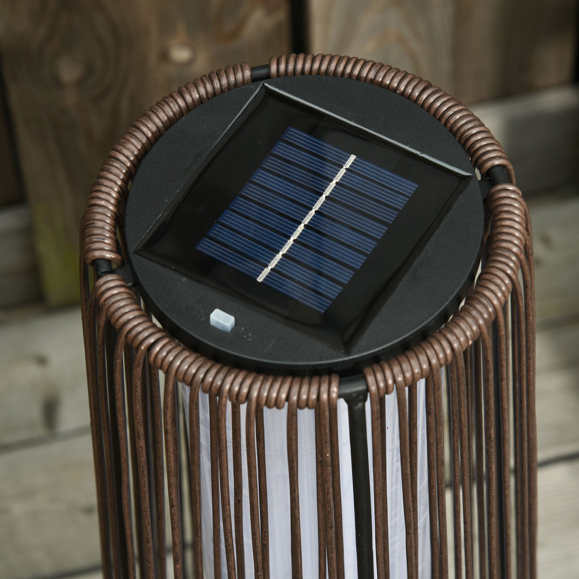 Outsunny Gartenleuchte, Außenlampe, solarbetrieben, 8 Stunden Betrieb, Automatikmodus, Rattanoptik, 21,5 x 21,5 x 61 cm