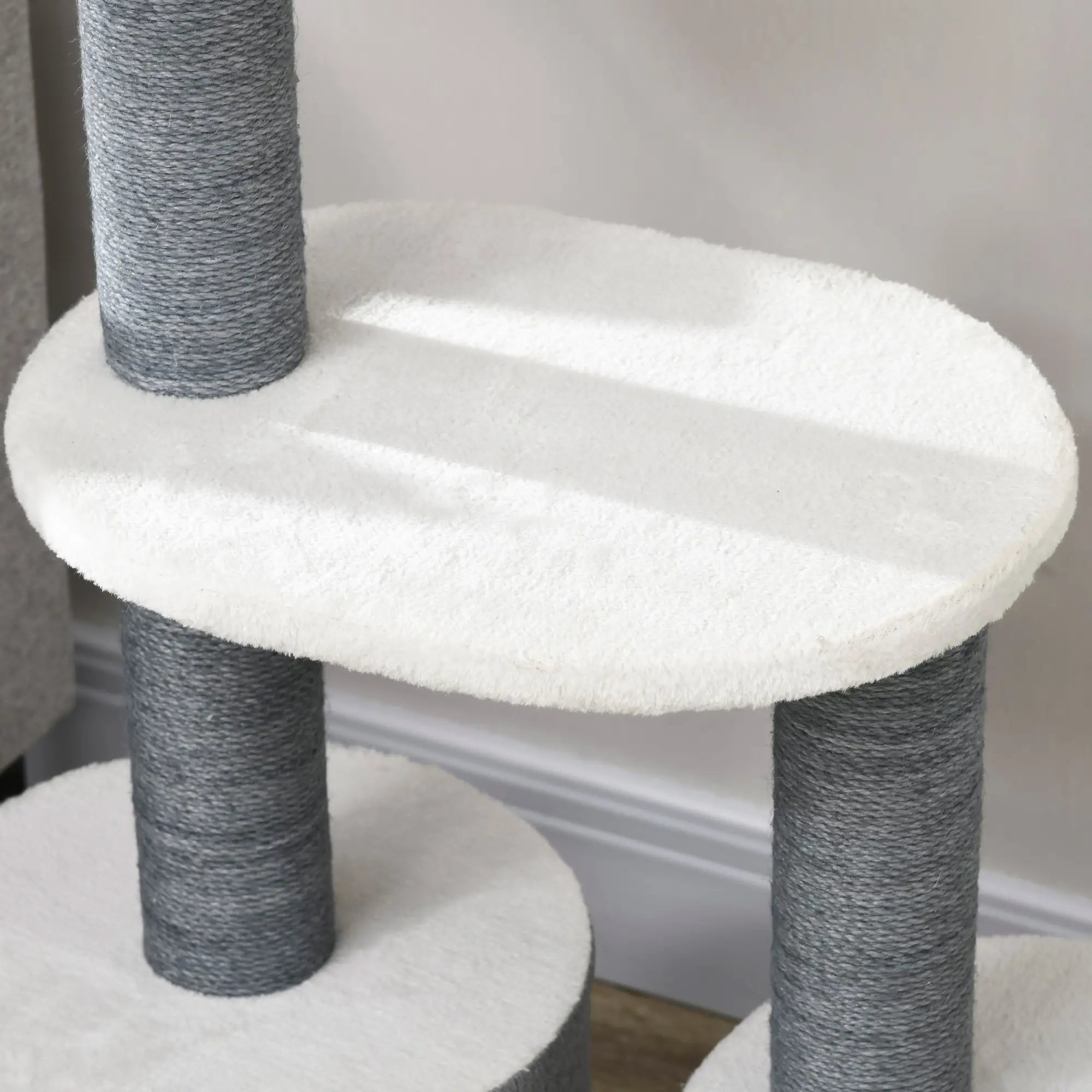 PawHut Kratzbaum mit 1 Katzenhöhle, 1 Katzenbett, 2 Plattformen, Jute-Seilspfosten, Weiß + Grau