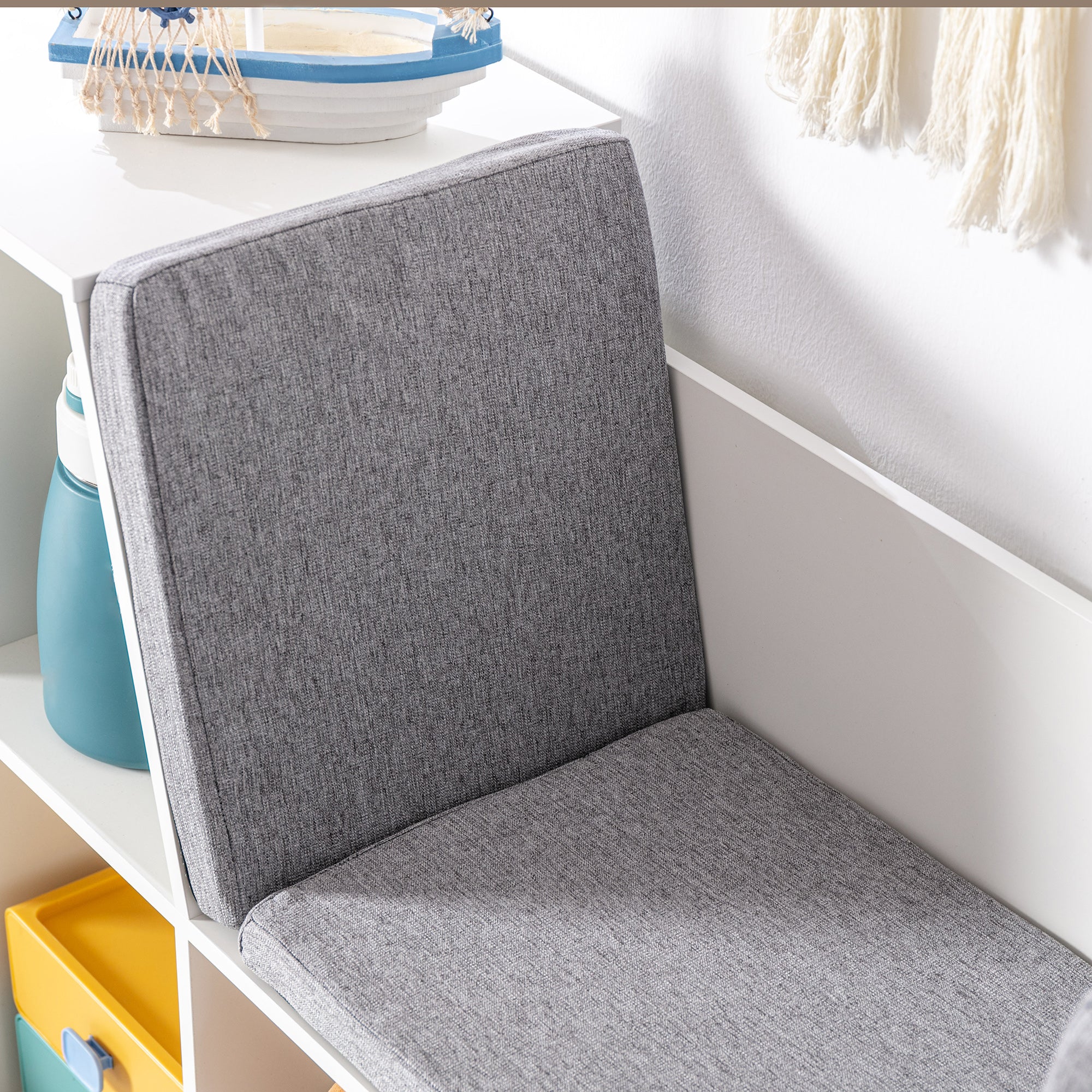 HOMCOM 2-in-1 Kinderregal Regal + Sitzbank inkl. Polster 103 cm × 30 cm × 62 cm Weiß + Grau