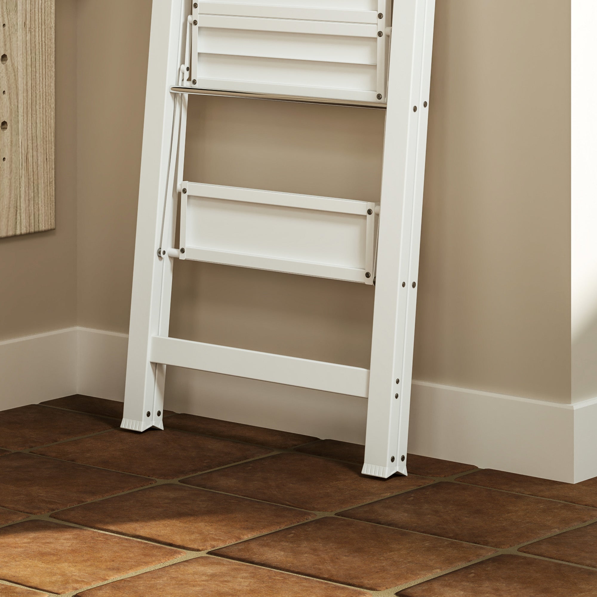HOMCOM 2-stufige Trittleiter, Aluminum faltbar, rutschfeste Plattform, Weiß