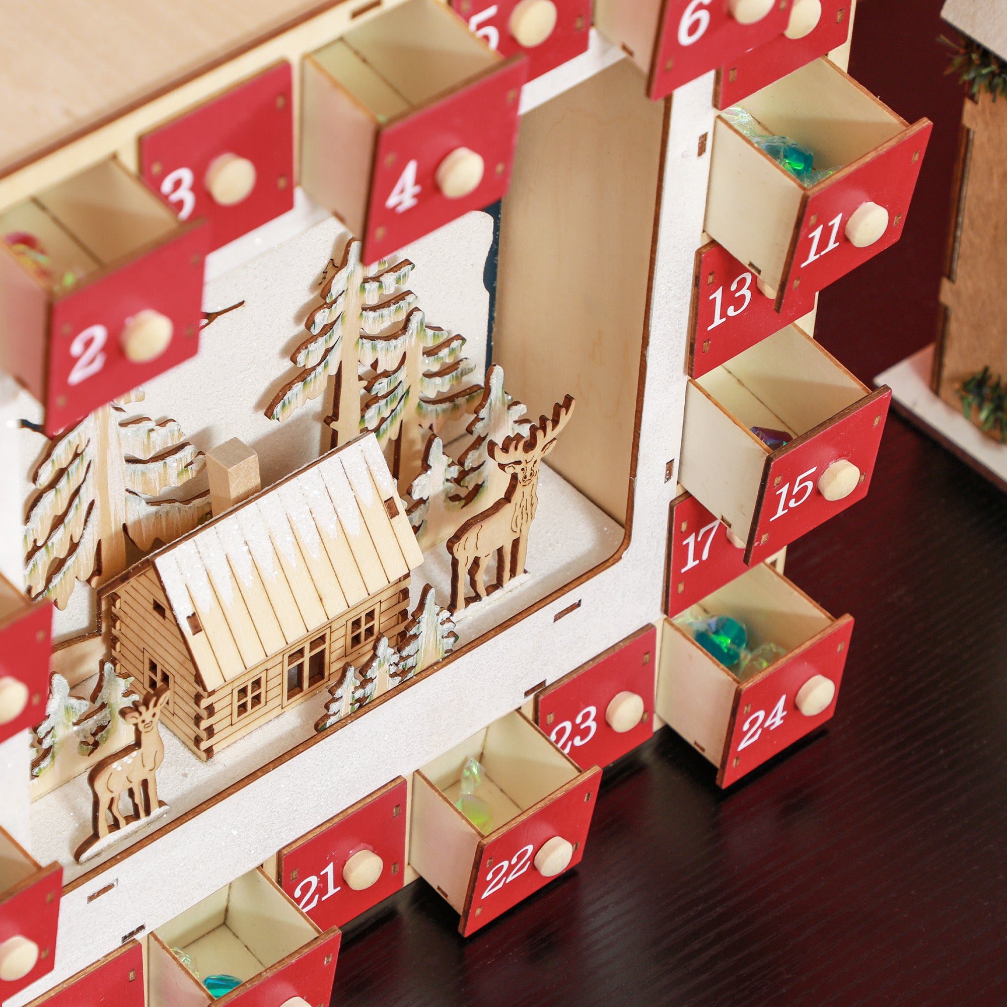 HOMCOM LED Adventskalender mit Dorfszene, 24 große Schubladen, MDF, 34 x 7 x 34 cm, Rot