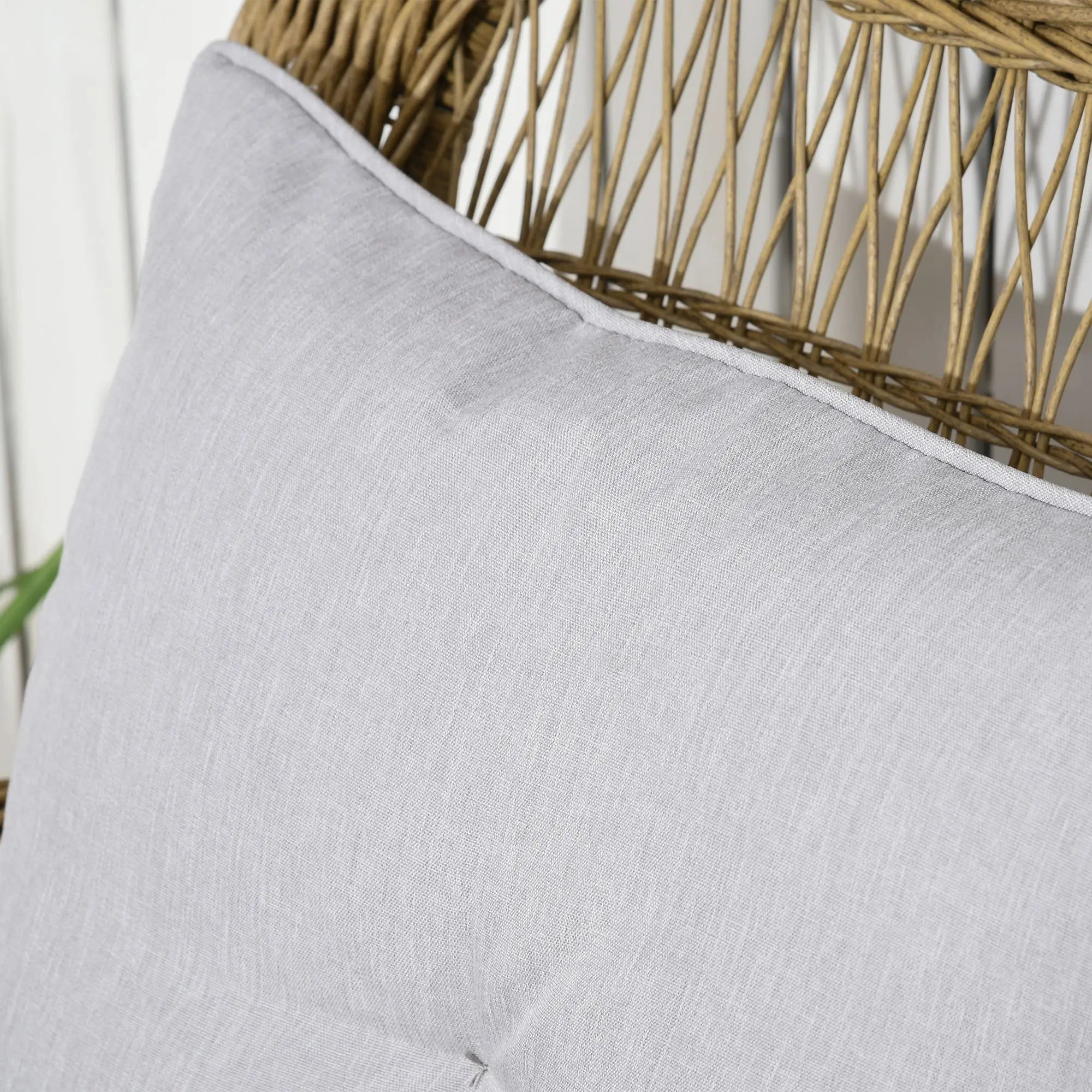 Outsunny Rattan Schaukelstuhl Boho-Stil Outdoor gemütliche Polster