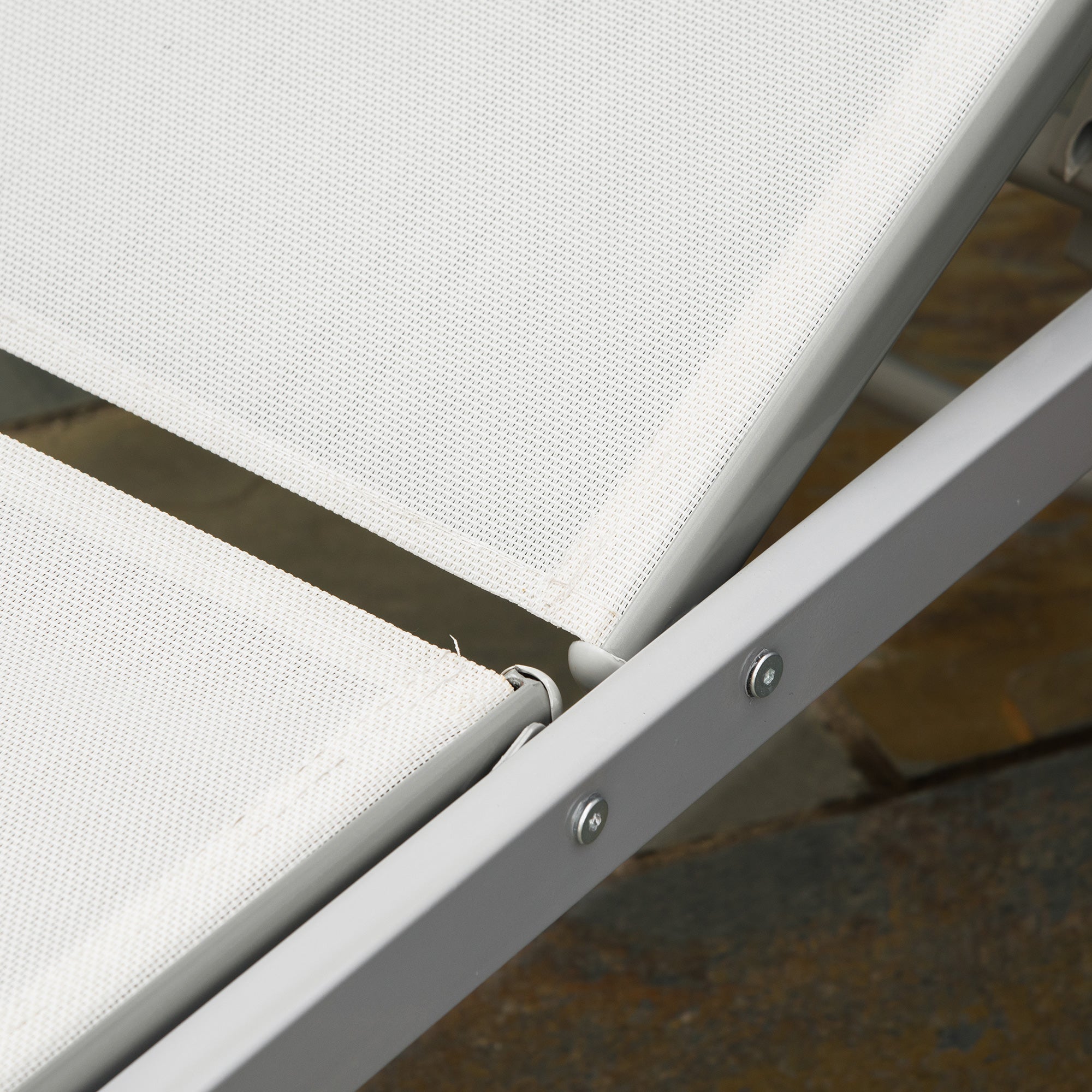 Outsunny Garten-Sonnenliege Relaxliege mit 5-stufige Rückenlehne aus Metall Cremeweiß 170 x 58 x 97 cm