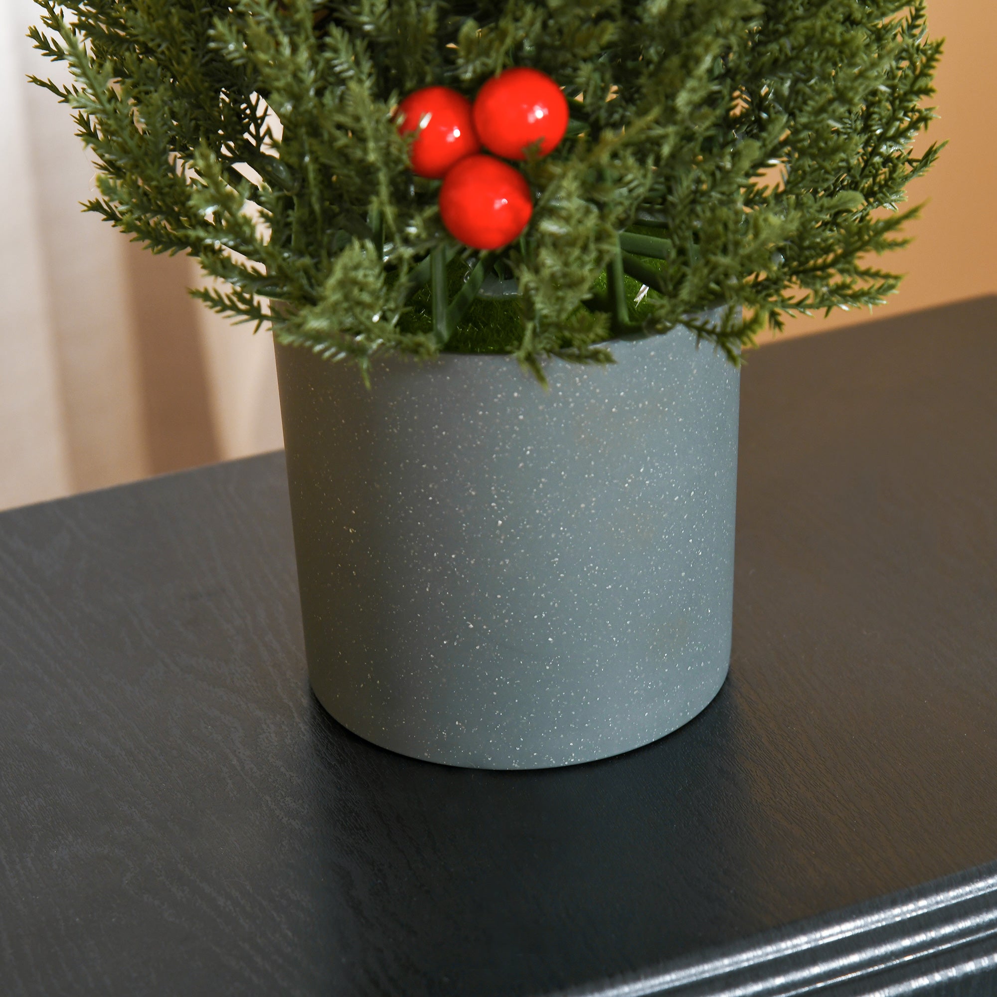 HOMCOM Mini-Weihnachtsbaum mit roten Beeren und Tannenzapfen, inkl. Übertopf 27 cm x 27 cm x 47 cm, Mehrfarbig