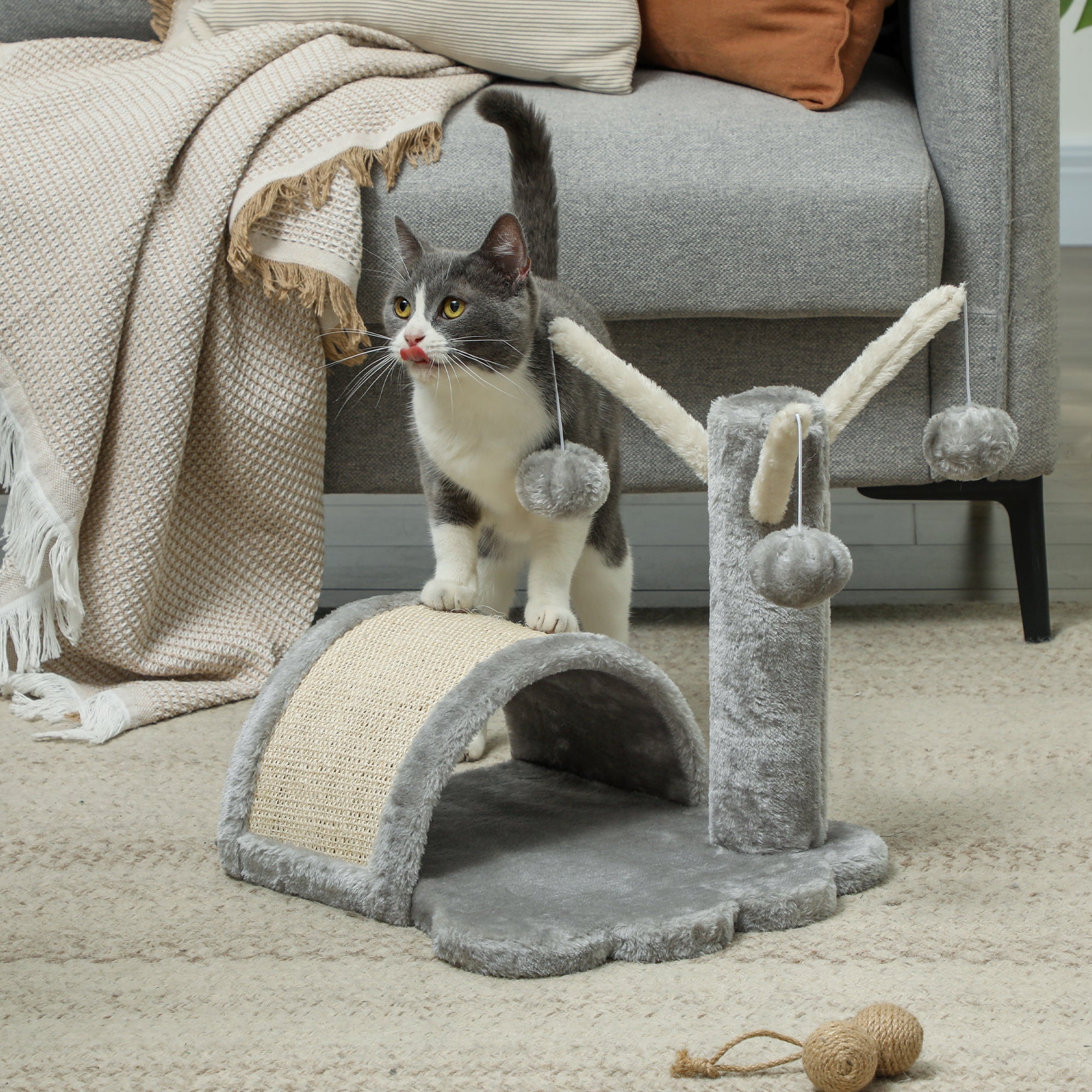 PawHut Kratzbaum 40 cm Kleiner Katzenturm mit Höhle, 2 Spielball, Kratzmatte, Katzenkratzbaum, Kletterbaum, für kleine & große Katzen, Hellgrau