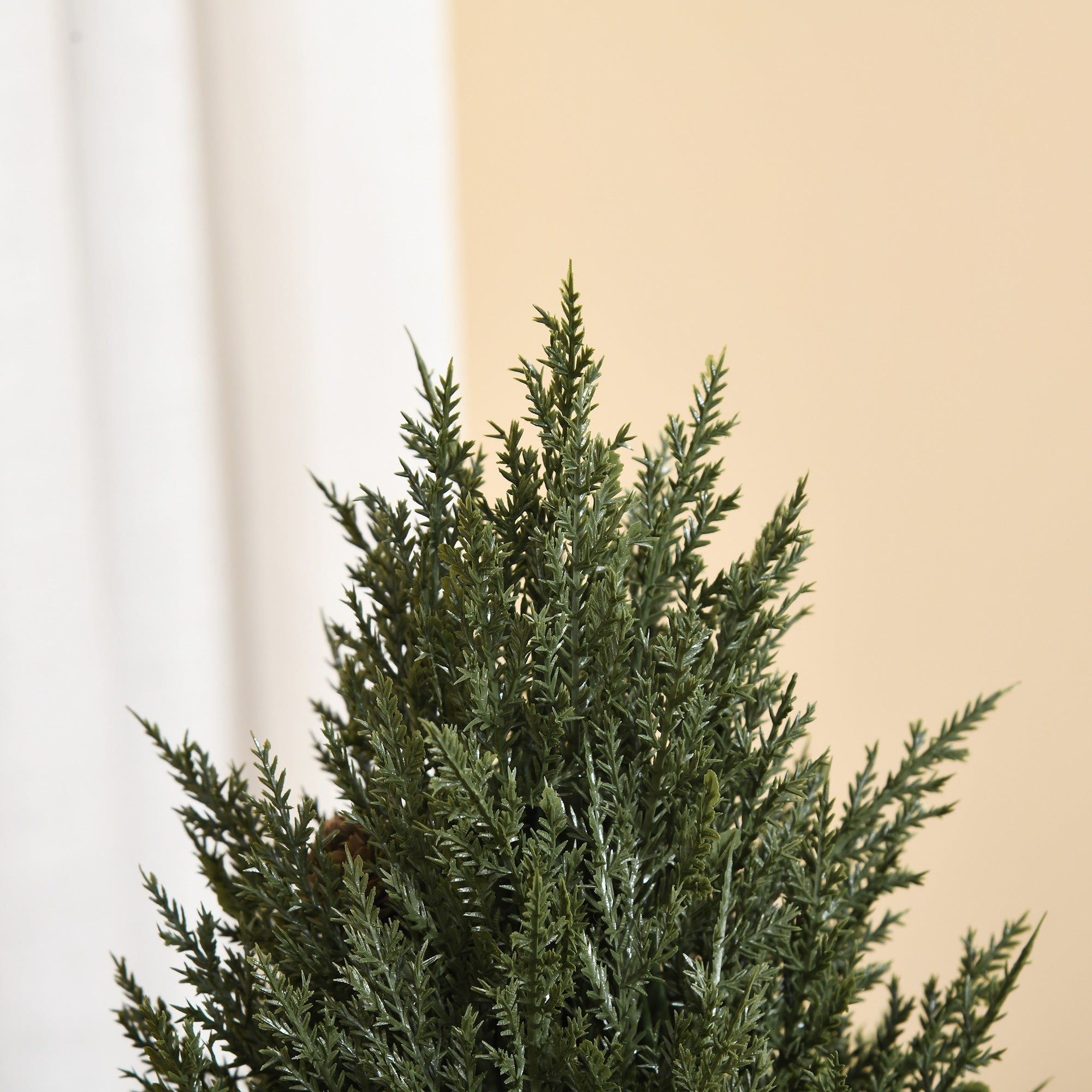 HOMCOM Mini-Weihnachtsbaum mit roten Beeren und Tannenzapfen, inkl. Übertopf 27 cm x 27 cm x 47 cm, Mehrfarbig