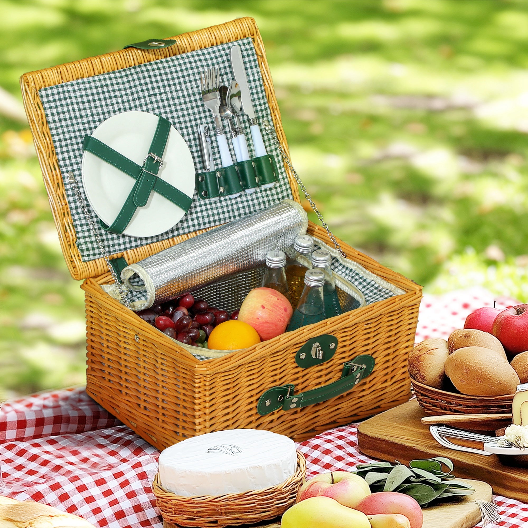 Outsunny Picknickkorb aus Weidenholz Picknickkoffer für 2 Personen mit Isoliert Kühlfach Besteck Set Hellbraun