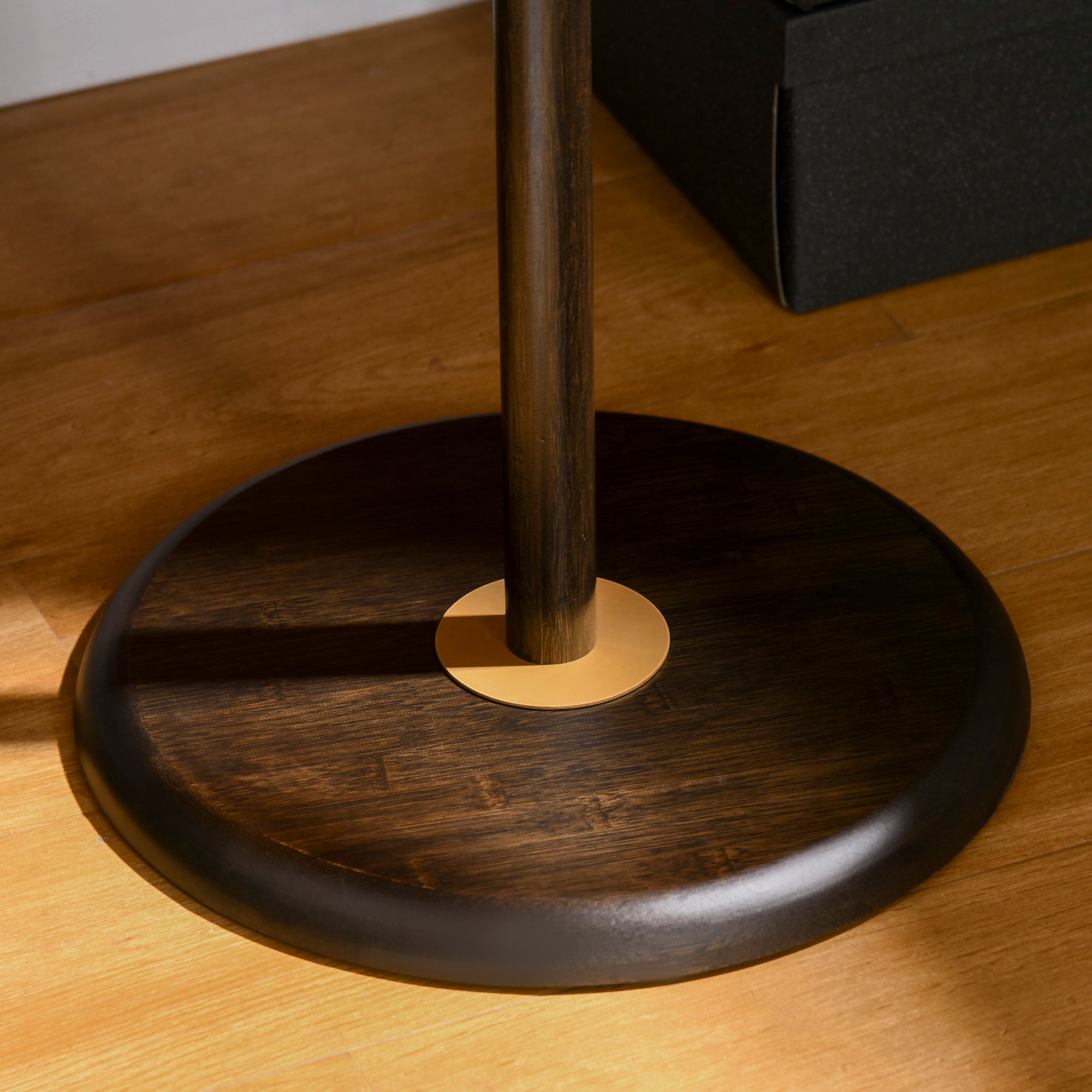 HOMCOM Garderobenständer, Kleiderständer, 6 Haken, Walnuss