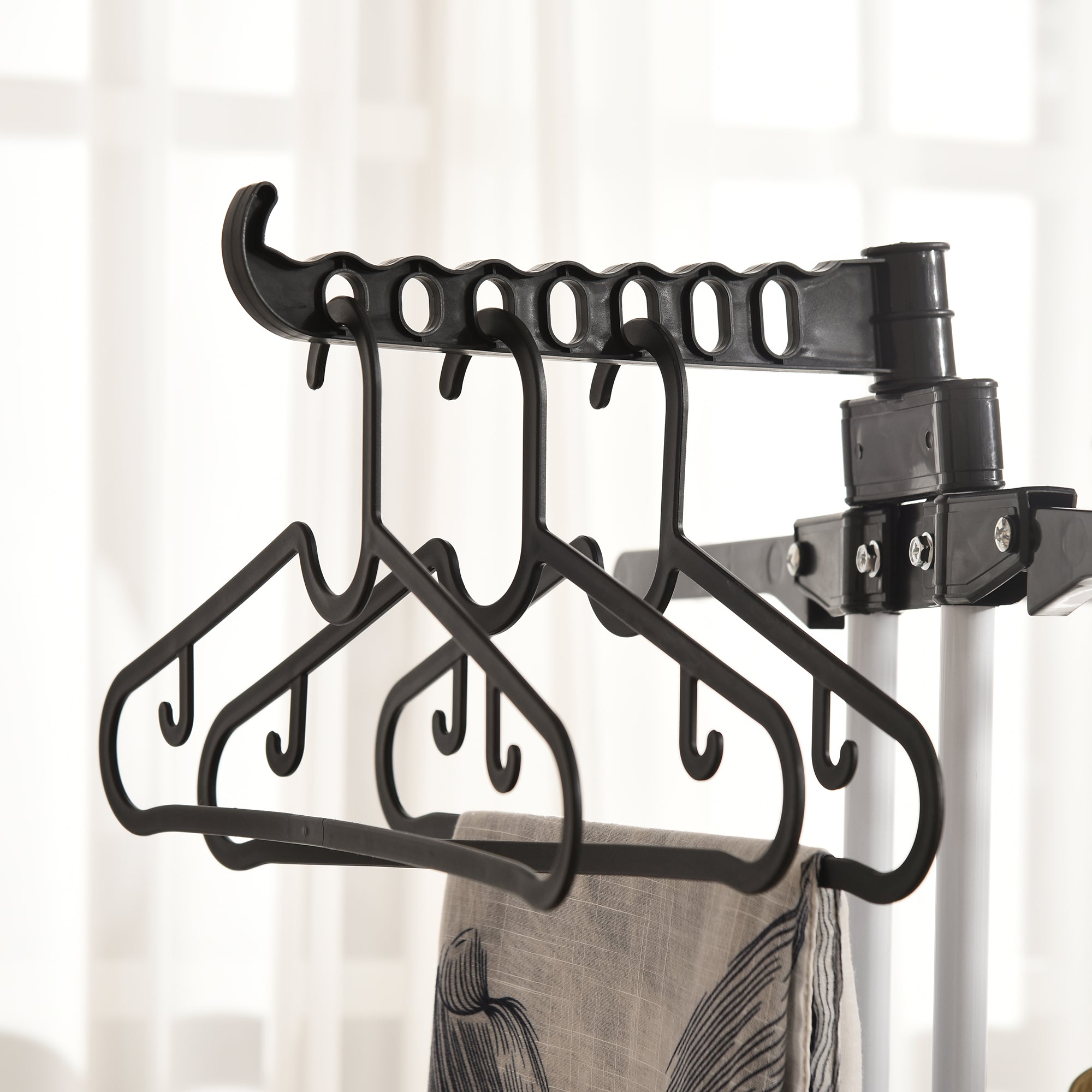 HOMCOM Wäscheständer, 4 Ebenen, klappbar, 4 Rollen mit 2 Bremsen, Metallrahmen, Schwarz, 73 x 64 x 177cm