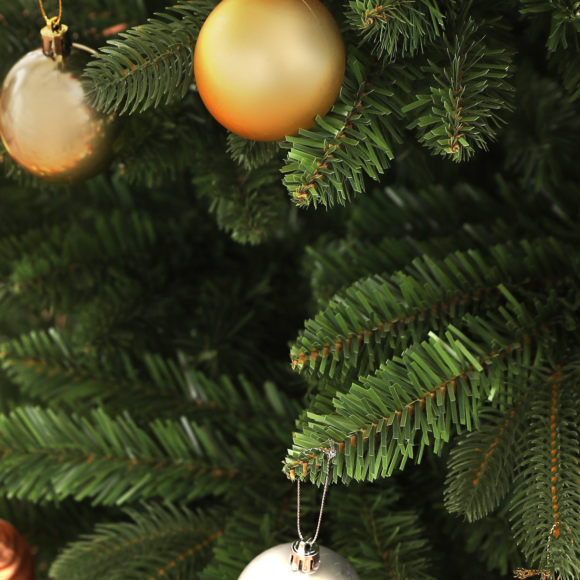HOMCOM Weihnachtsbaum, Kunsttanne, 1,8 m hoch, flammhemmend, stabile Metallbasis, Grün