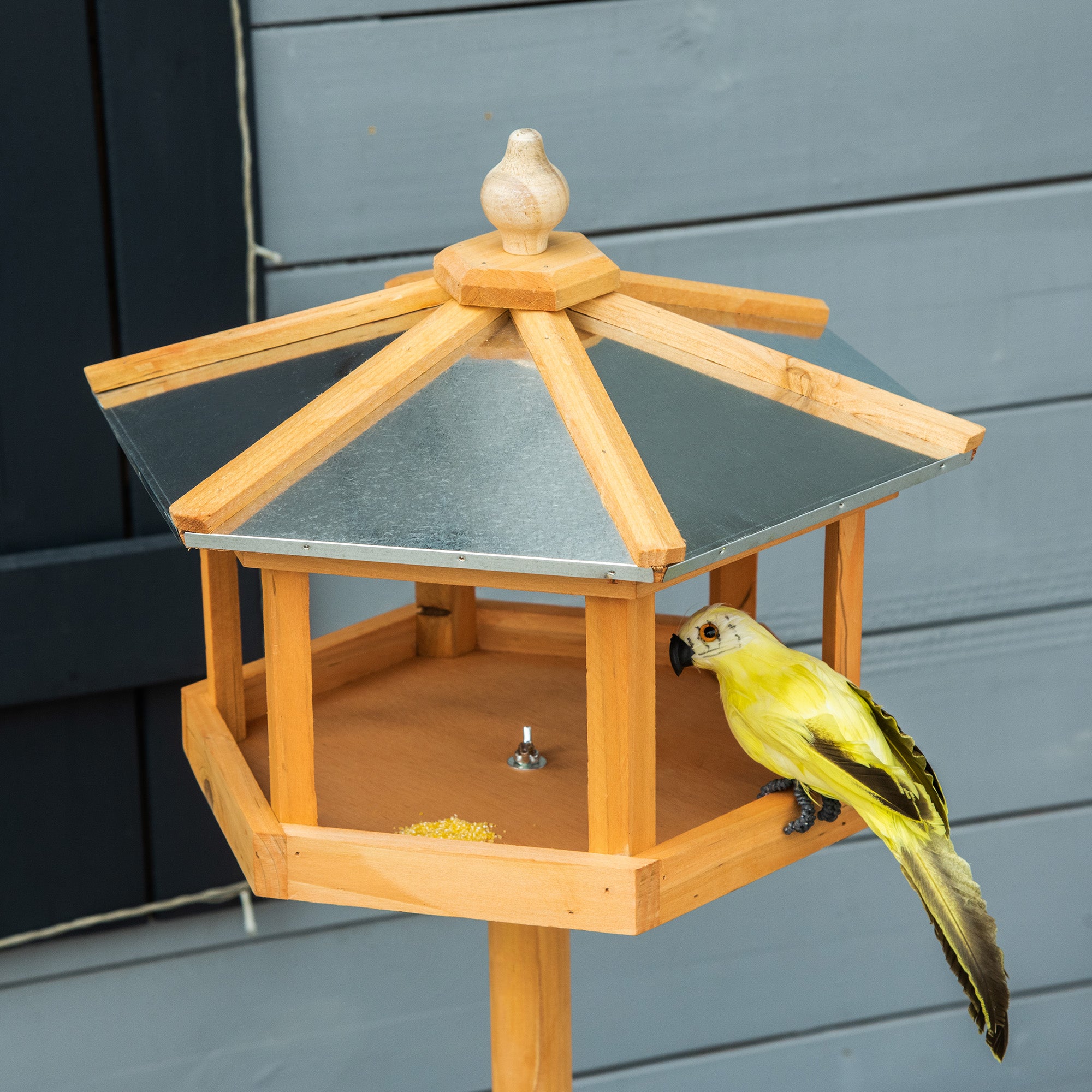 PawHut Vogelhaus mit Ständer wetterfestes Vogelfutterhaus mit wetterfestem Zinkdach Futterhaus aus Holz für Wildvögel 40 x 40 x 113 cm Gelb