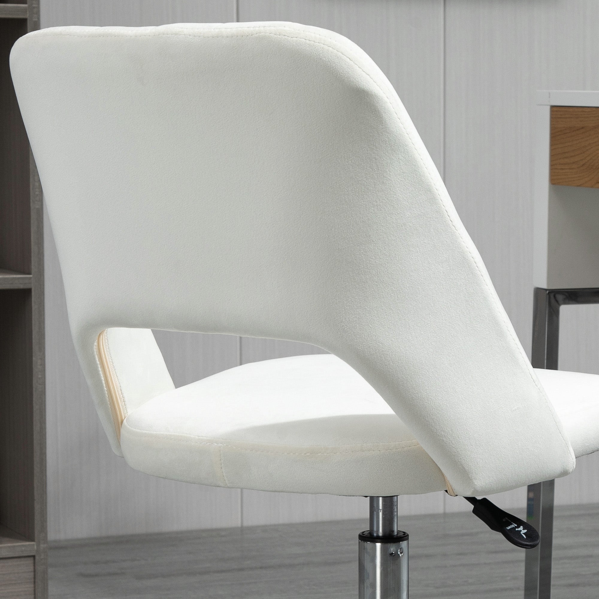 Vinsetto Höhenverstellbarer Schreibtischstuhl mit Rollen, 360° drehbar, Jakobsmuschel-Form, Schaumstoff, 49 x 60 x 79-91 cm, Cremeweiß