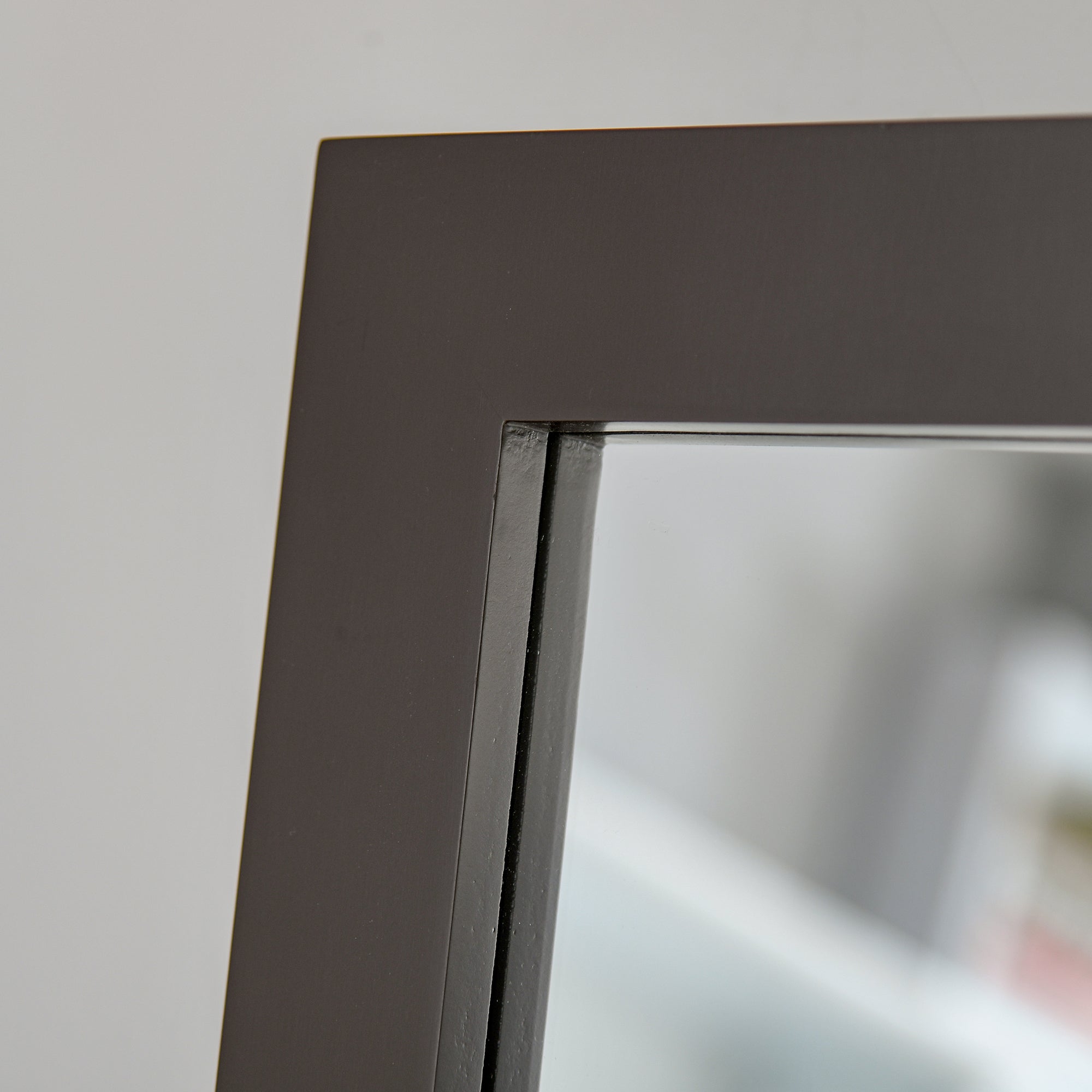 HOMCOM Standspiegel Ganzkörperspiegel Schminkspiegel Erhöhte Füße Pflegeleicht MDF Kaffee 47 x 46 x 148 cm